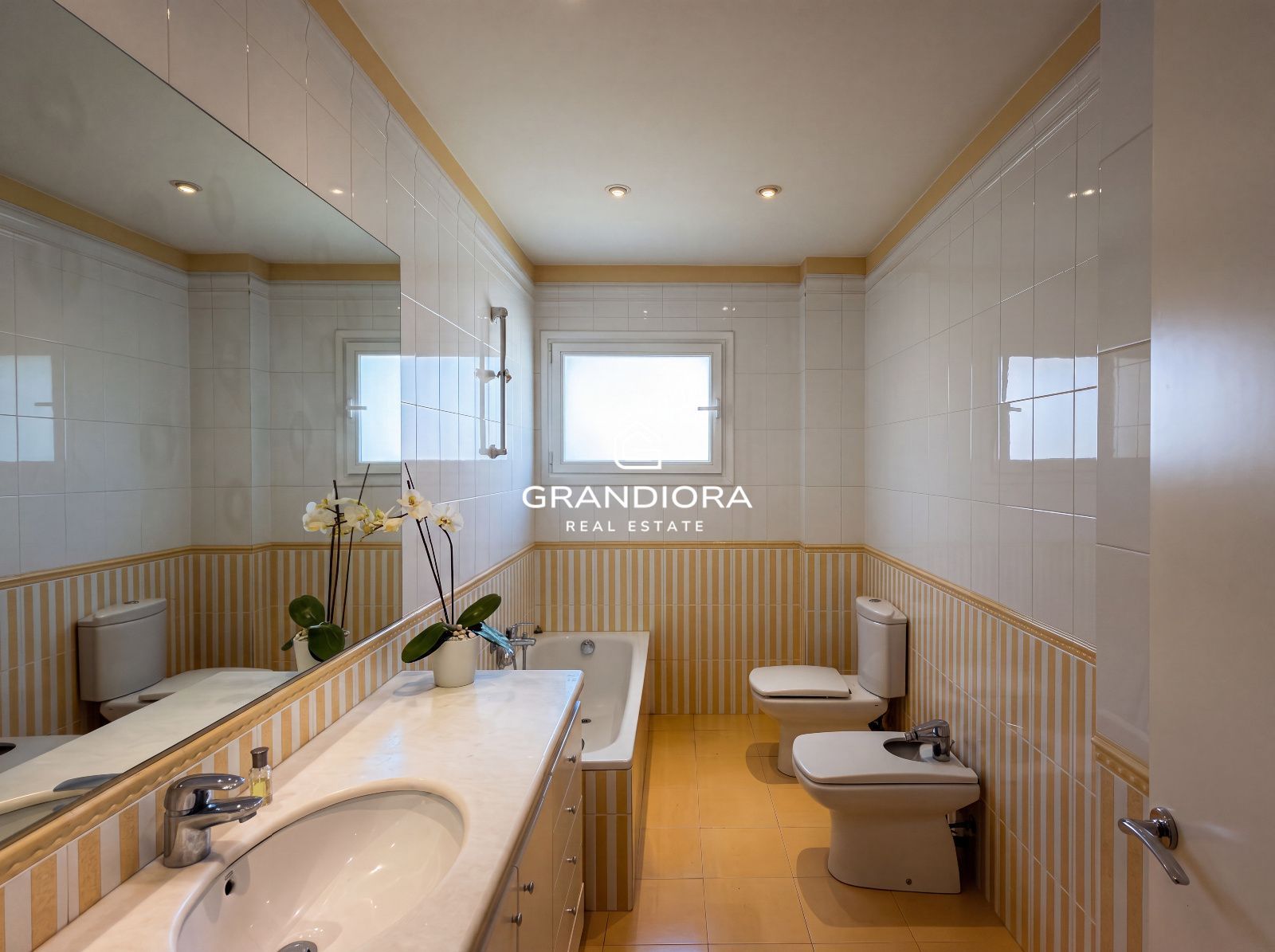 Un hogar de lujo entre la naturaleza y la montaña con piscina privada - Imagen 26