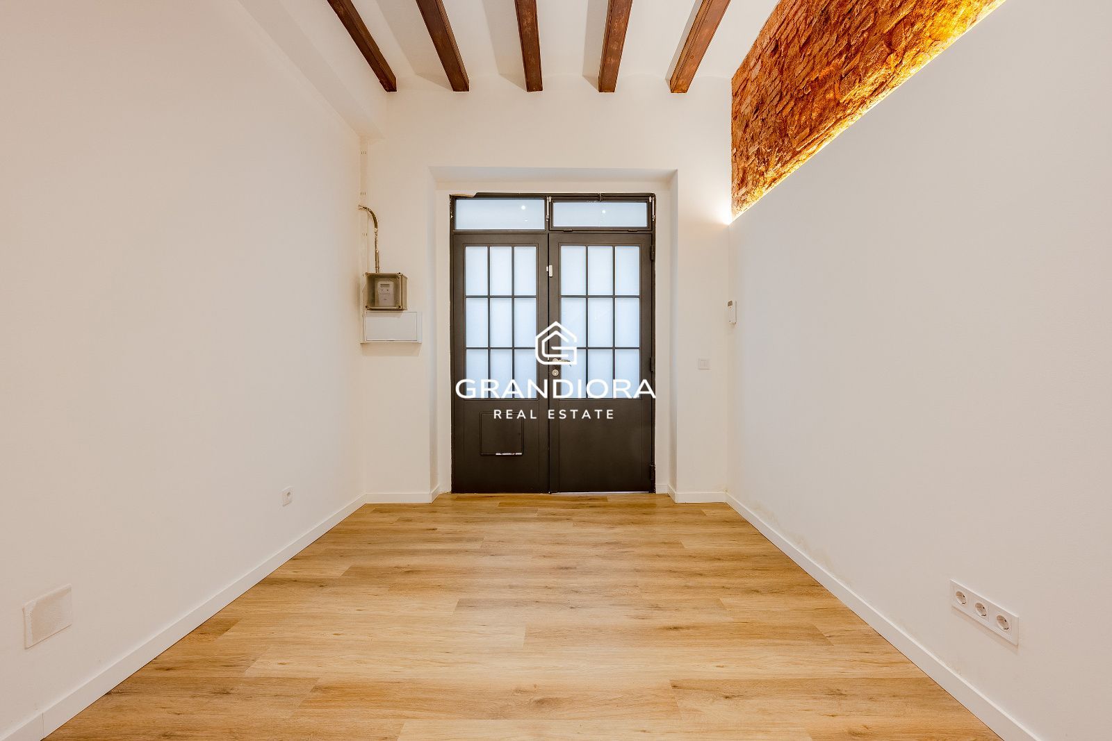 Bajo con terraza en calle muy tranquila - Imagen 3