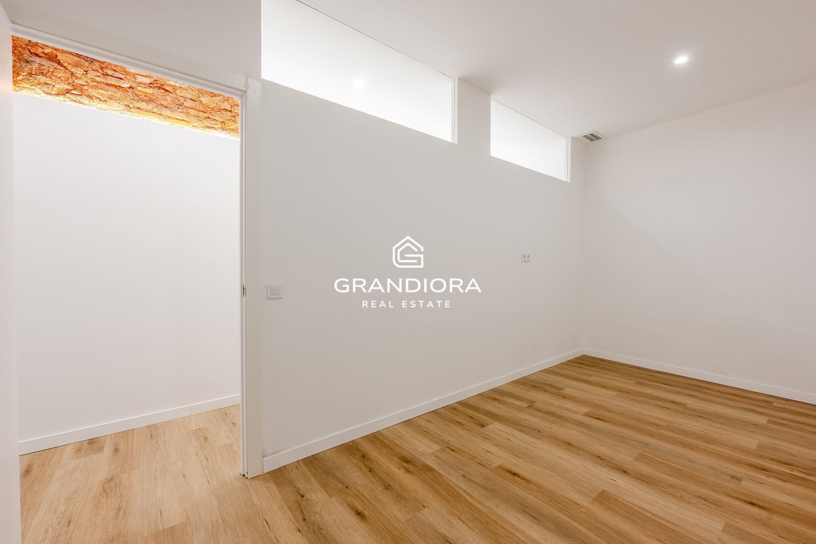 Bajo con terraza en calle muy tranquila - Imagen 10