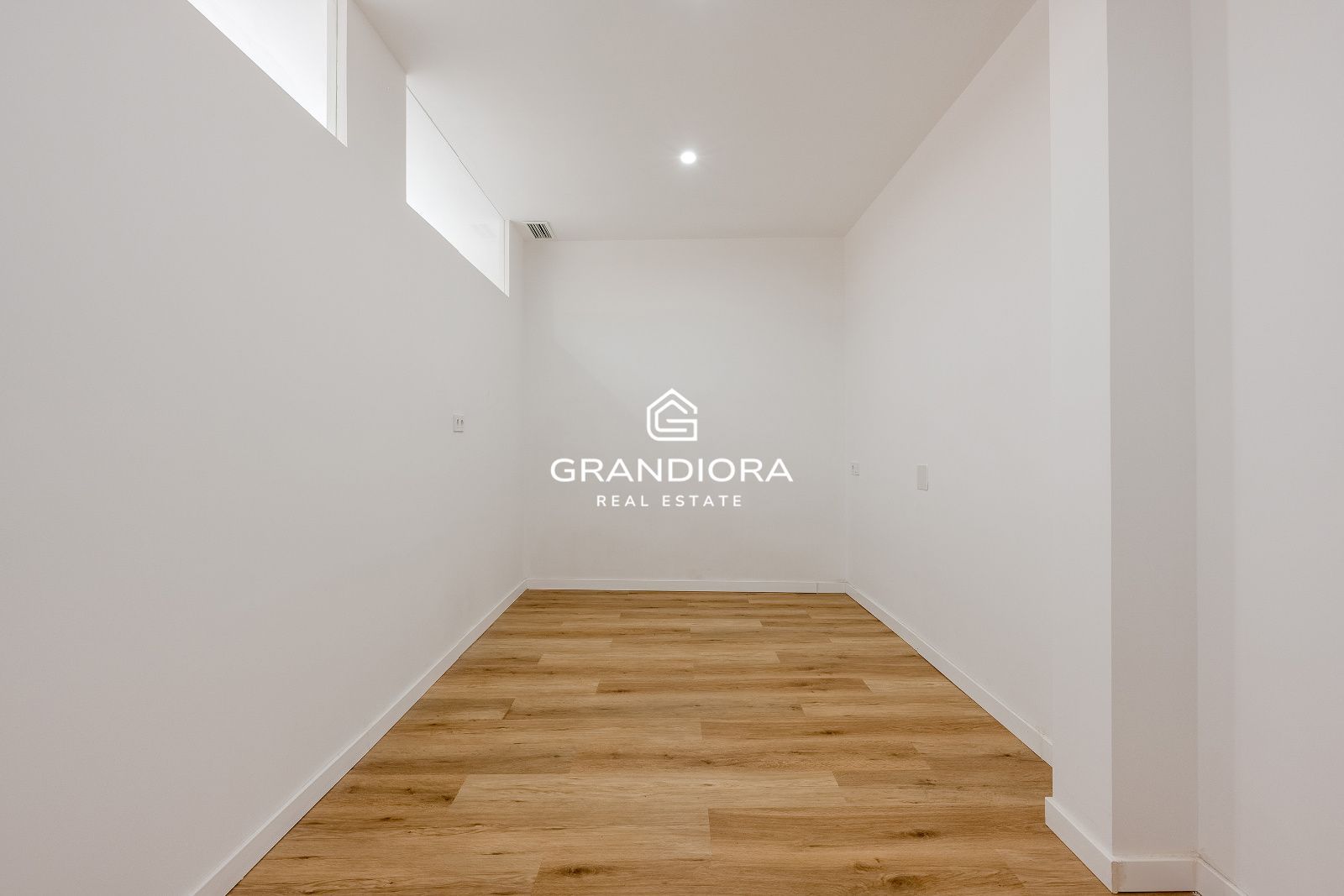 Bajo con terraza en calle muy tranquila - Imagen 11