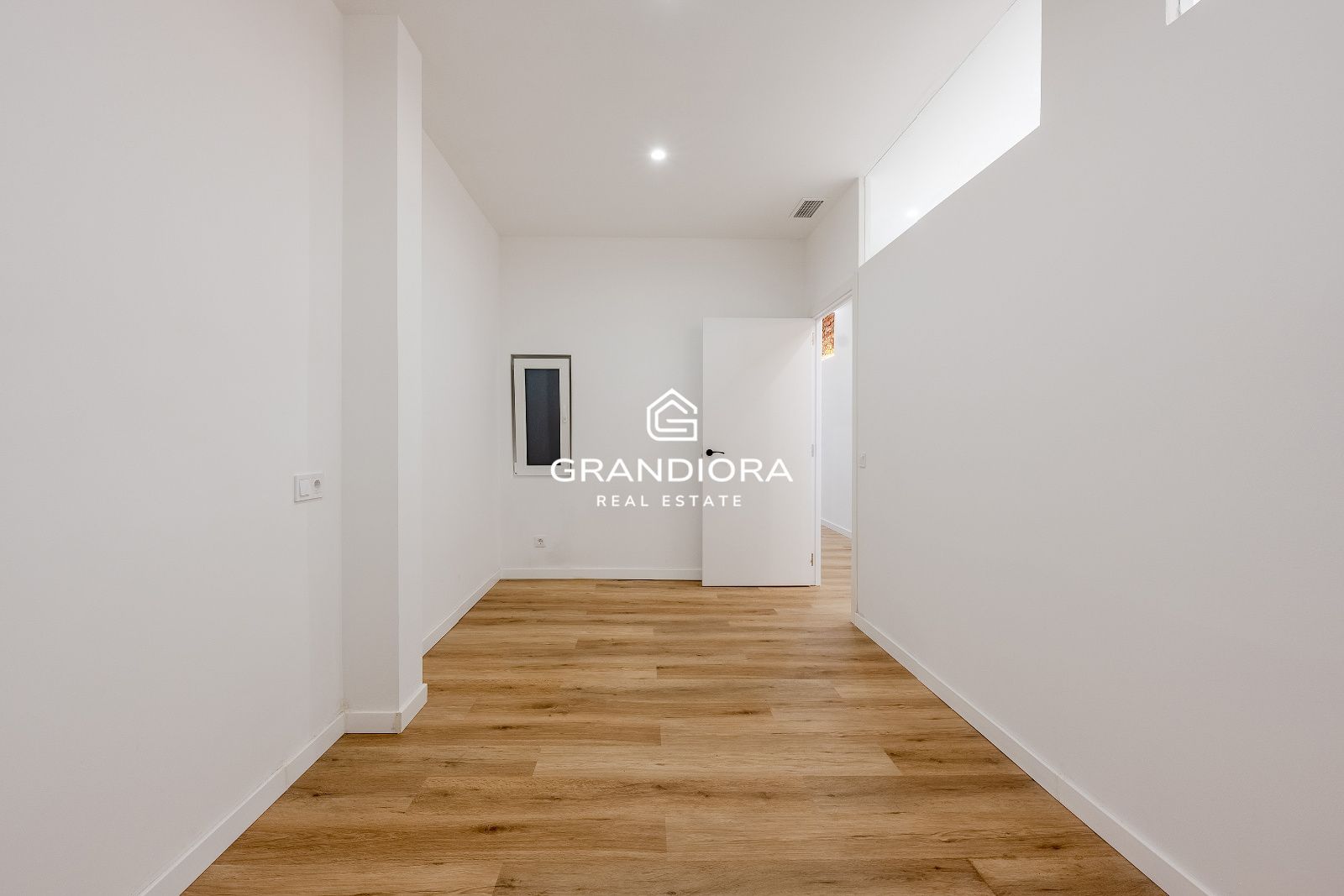 Bajo con terraza en calle muy tranquila - Imagen 18