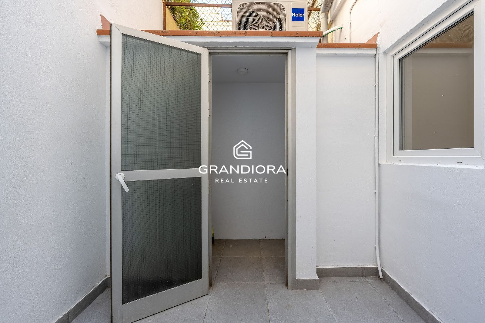 Bajo con terraza en calle muy tranquila - Imagen 25