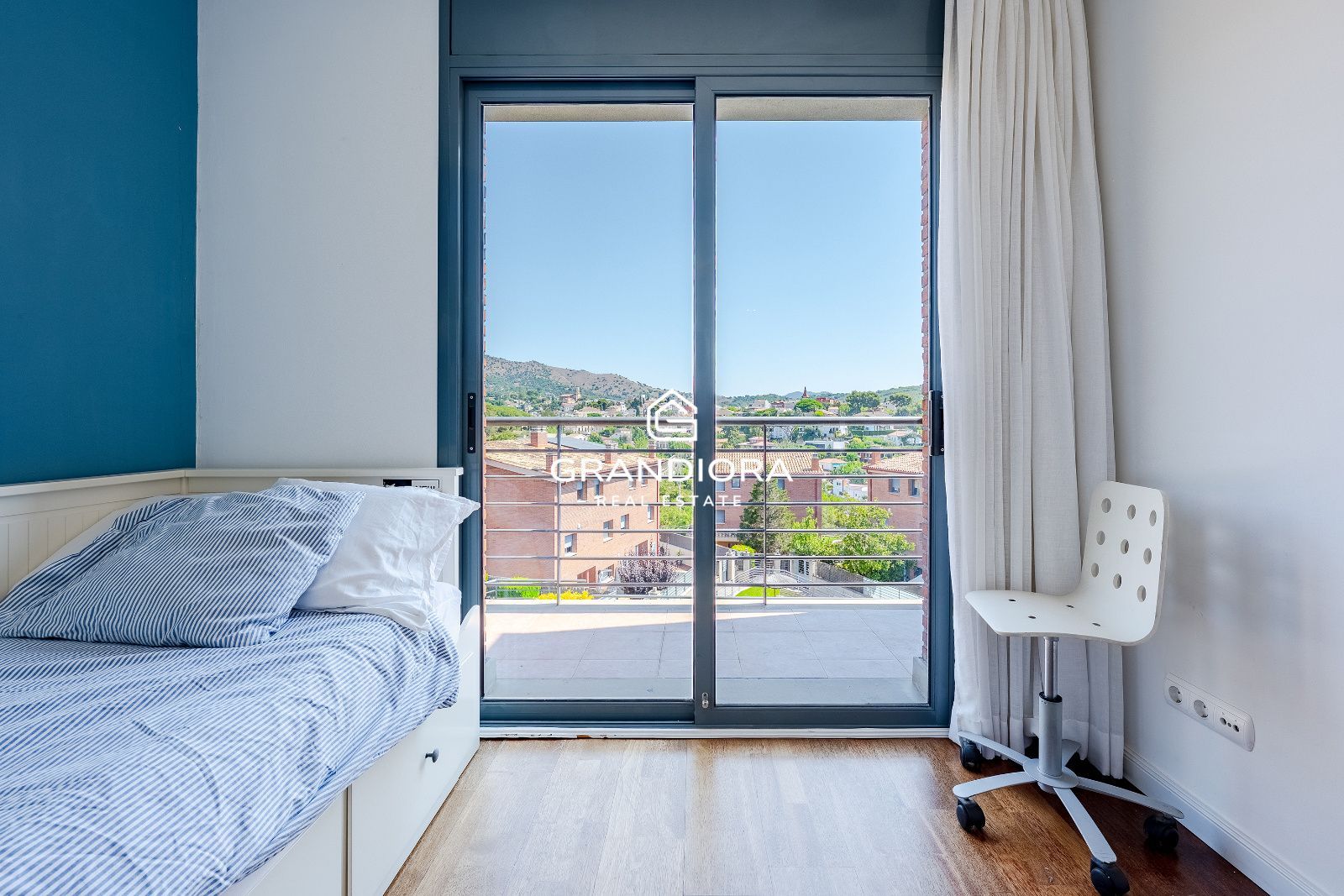 Casa en alquiler en Tiana con jardín, piscina y vistas al mar - Imagen 19