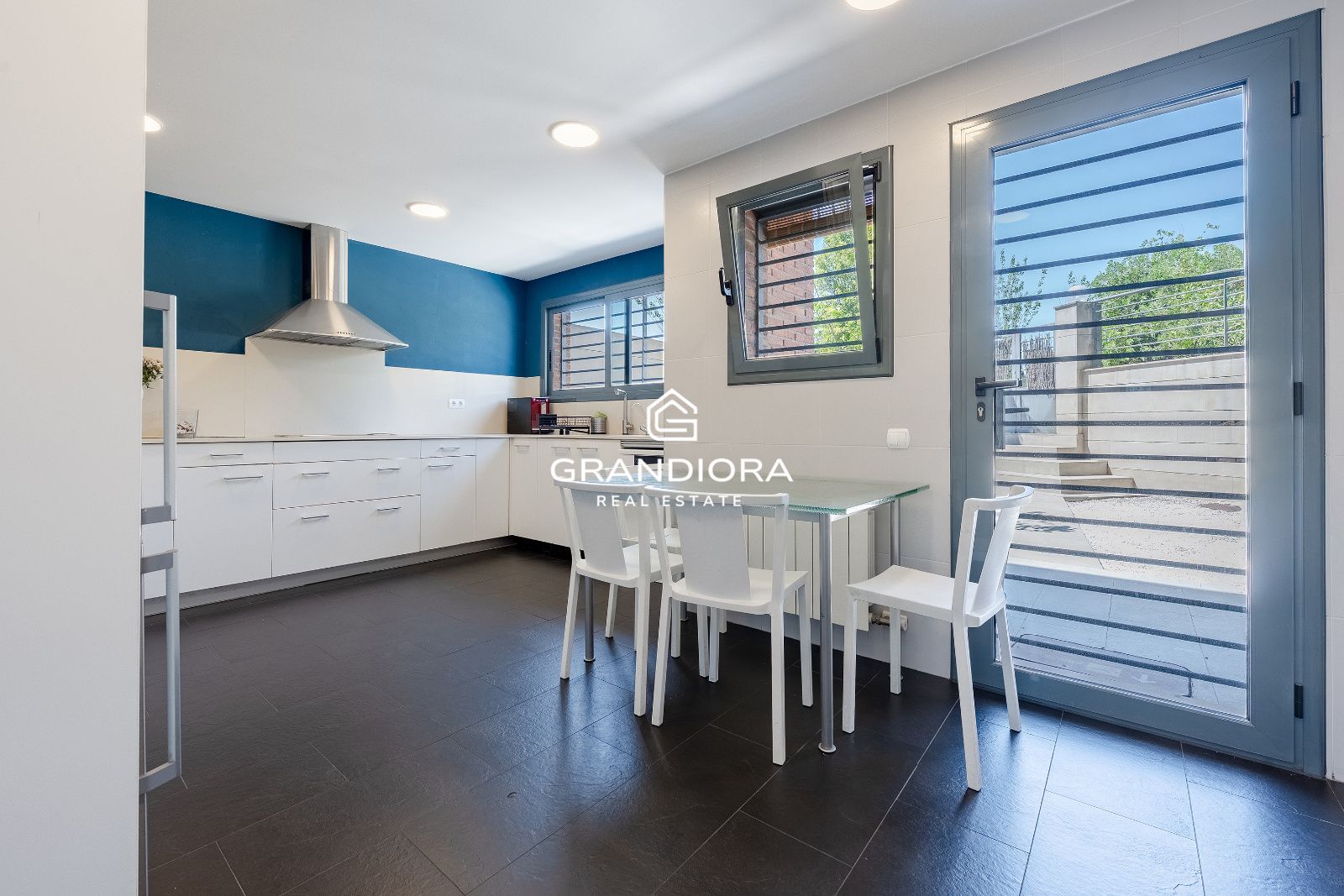 Casa en alquiler en Tiana con jardín, piscina y vistas al mar - Imagen 36