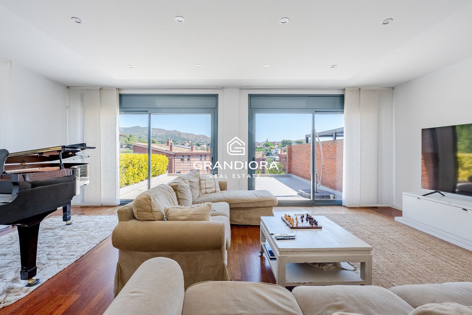 Casa en alquiler en Tiana con jardín, piscina y vistas al mar - Imagen 9