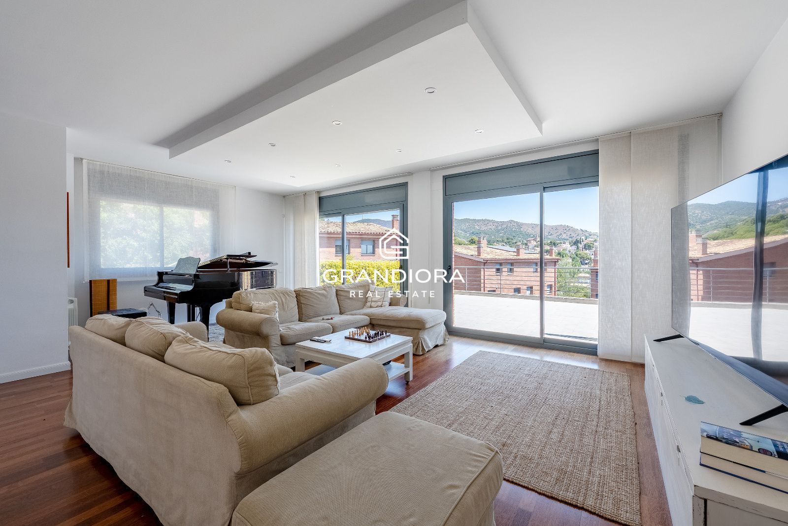 Casa en alquiler en Tiana con jardín, piscina y vistas al mar - Imagen 7