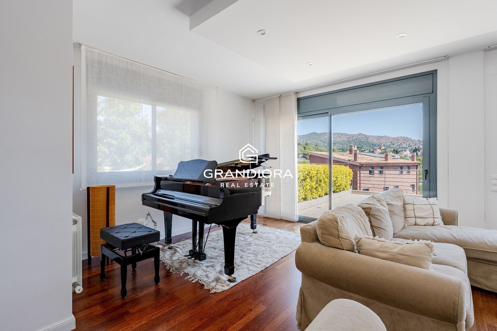 Casa en alquiler en Tiana con jardín, piscina y vistas al mar - Imagen 11
