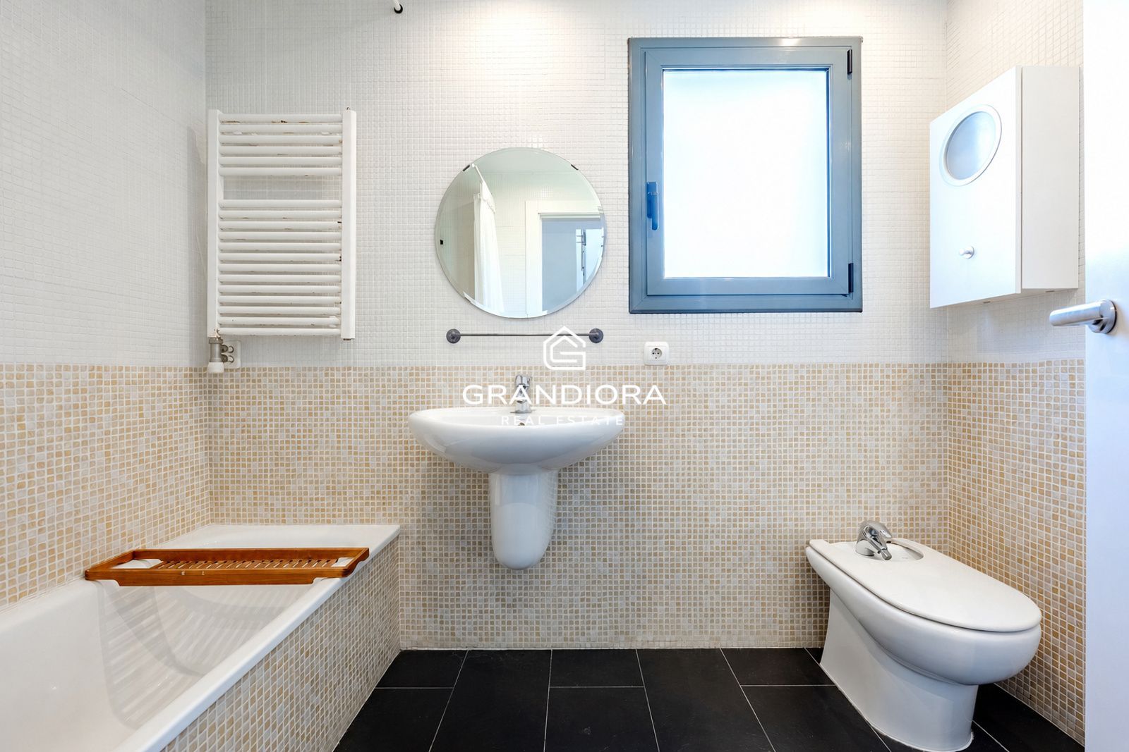 Casa en alquiler en Tiana con jardín, piscina y vistas al mar - Imagen 17