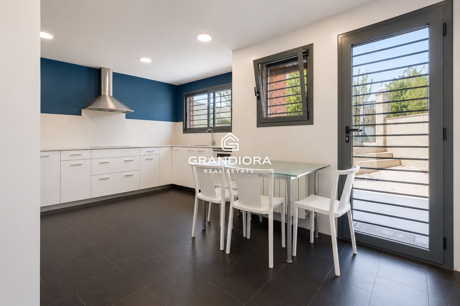 Casa en alquiler en Tiana con jardín, piscina y vistas al mar - Imagen 38