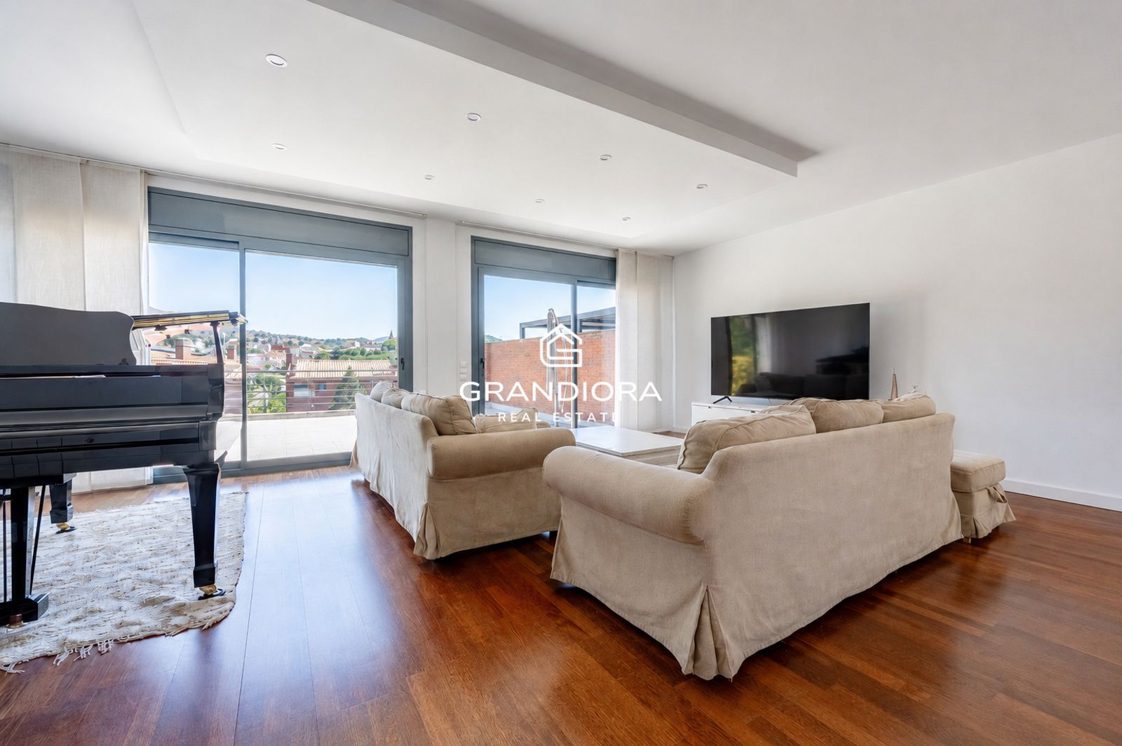 Casa en alquiler en Tiana con jardín, piscina y vistas al mar - Imagen 8