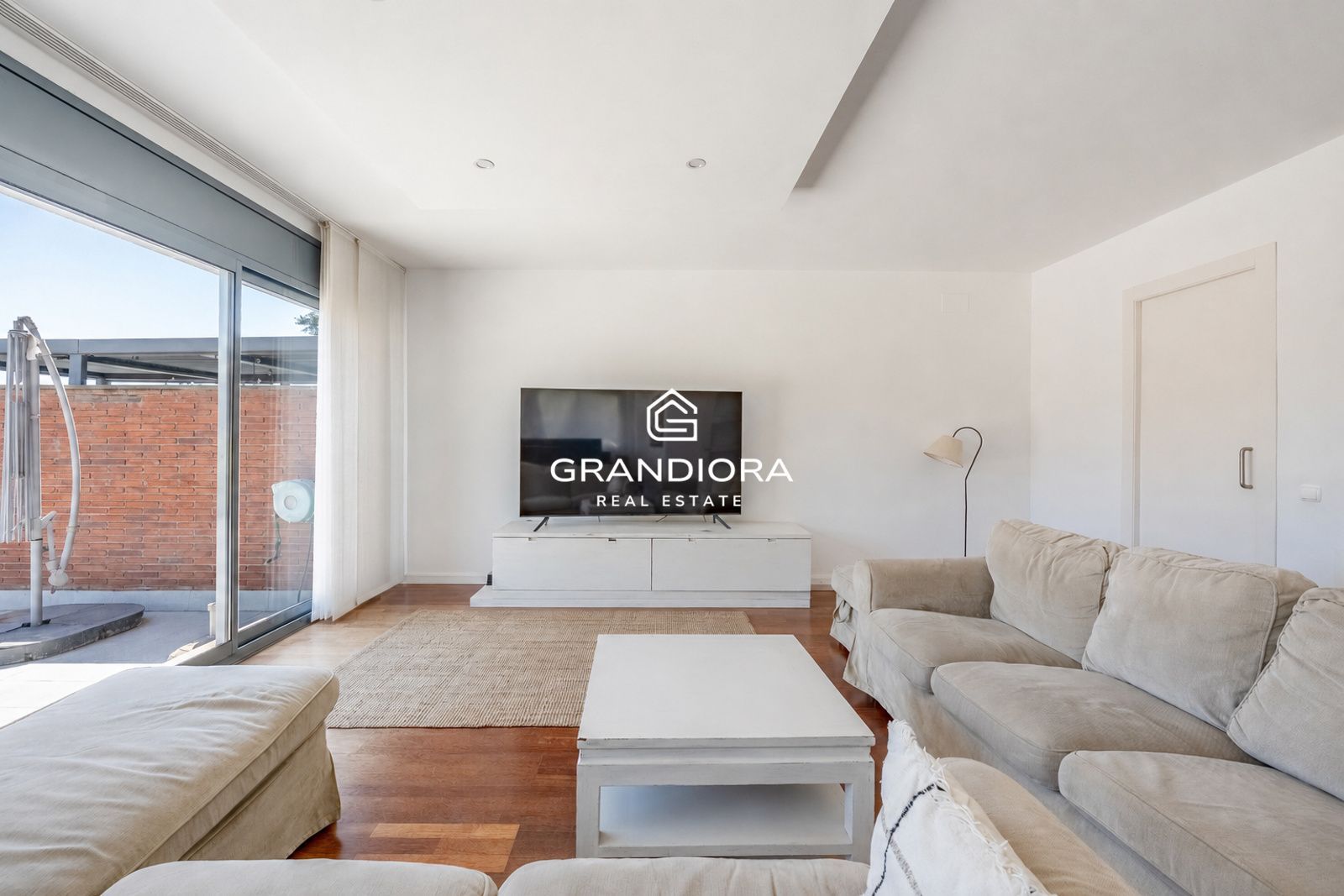 Casa en alquiler en Tiana con jardín, piscina y vistas al mar - Imagen 10