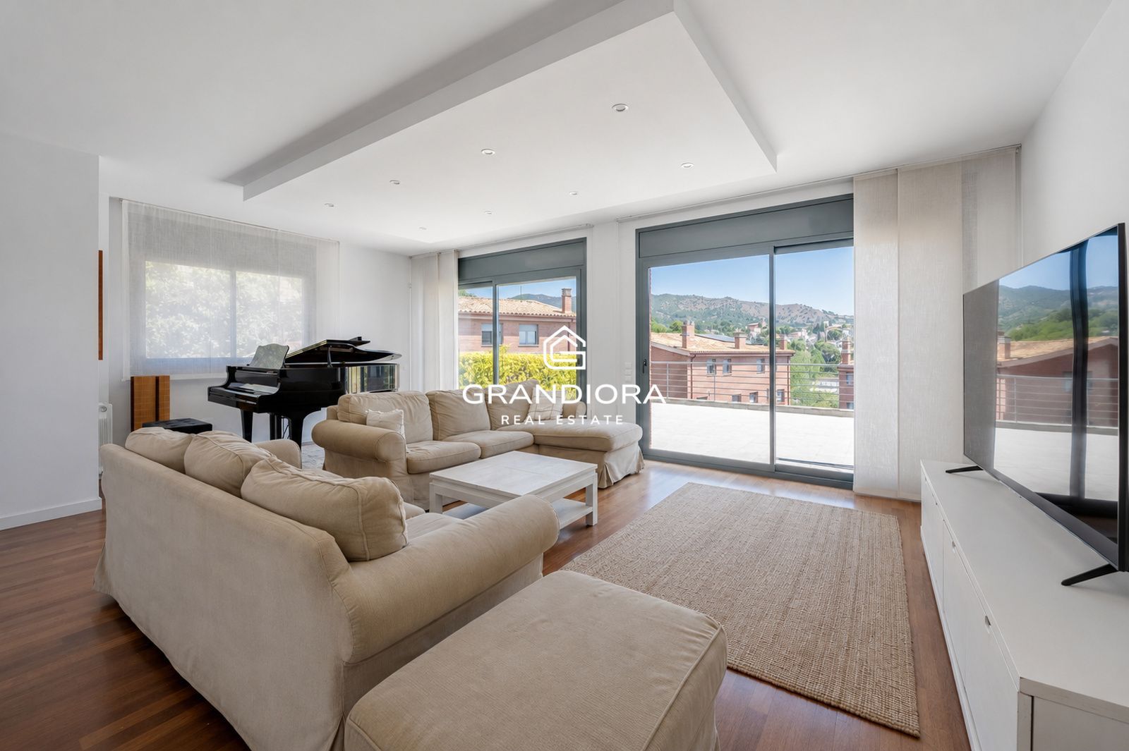 Casa en alquiler en Tiana con jardín, piscina y vistas al mar - Imagen 7