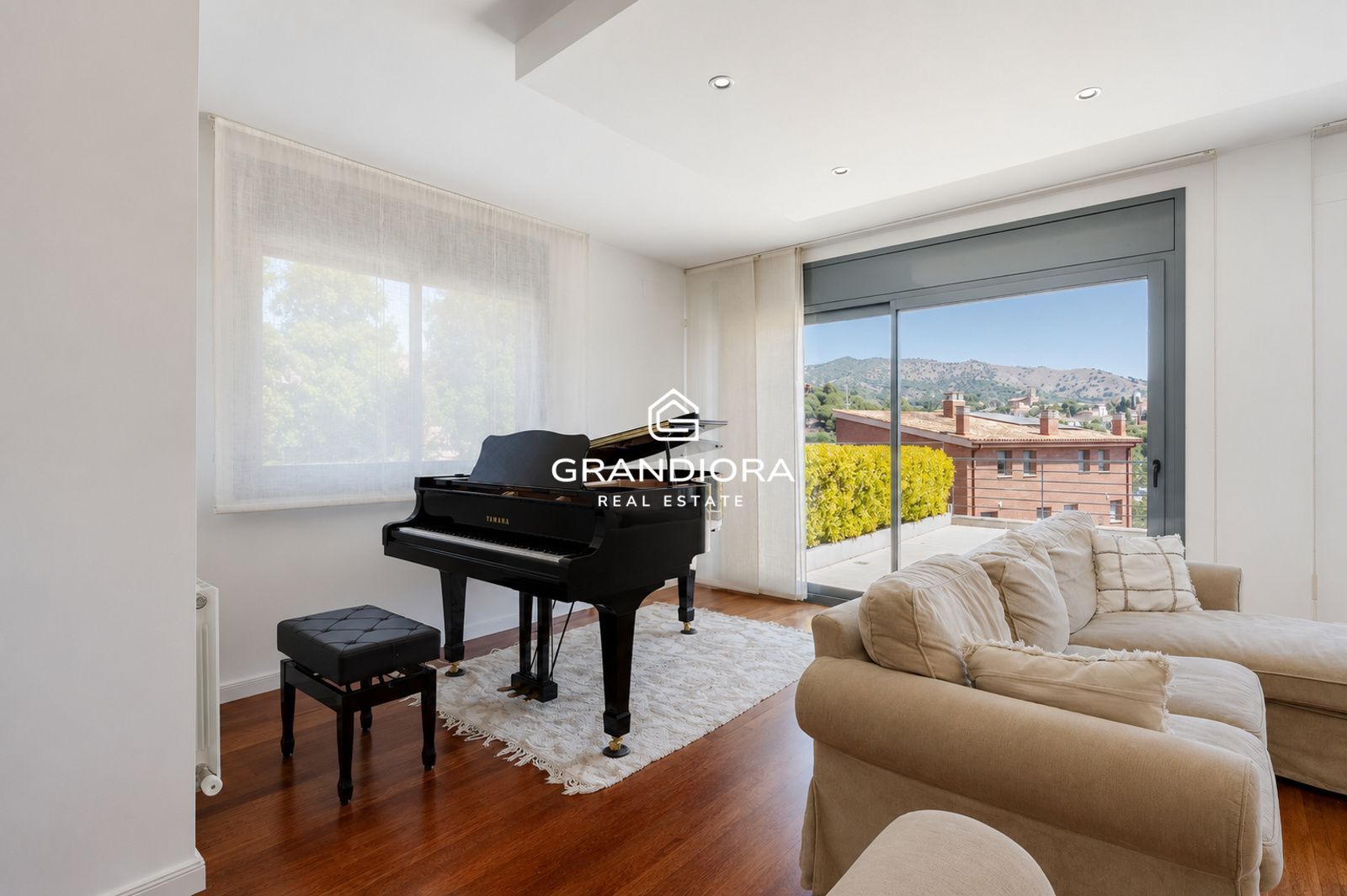 Casa en alquiler en Tiana con jardín, piscina y vistas al mar - Imagen 11