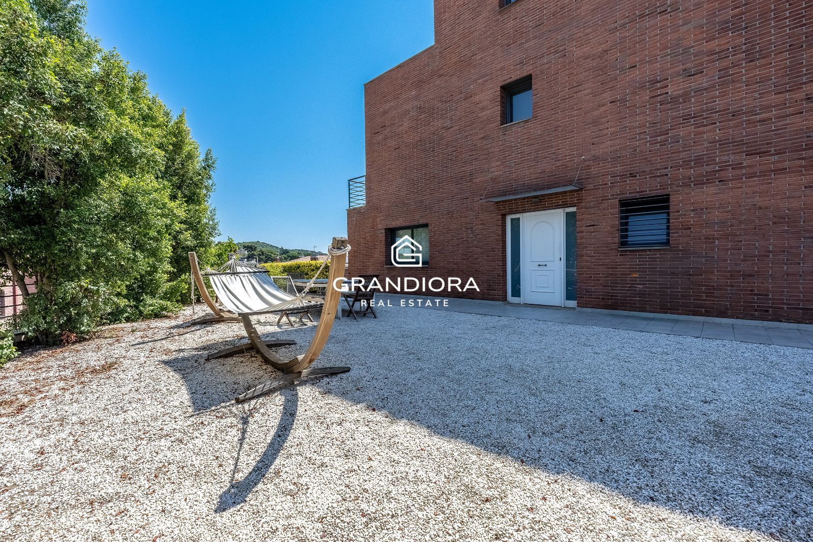 Casa en alquiler en Tiana con jardín, piscina y vistas al mar - Imagen 4