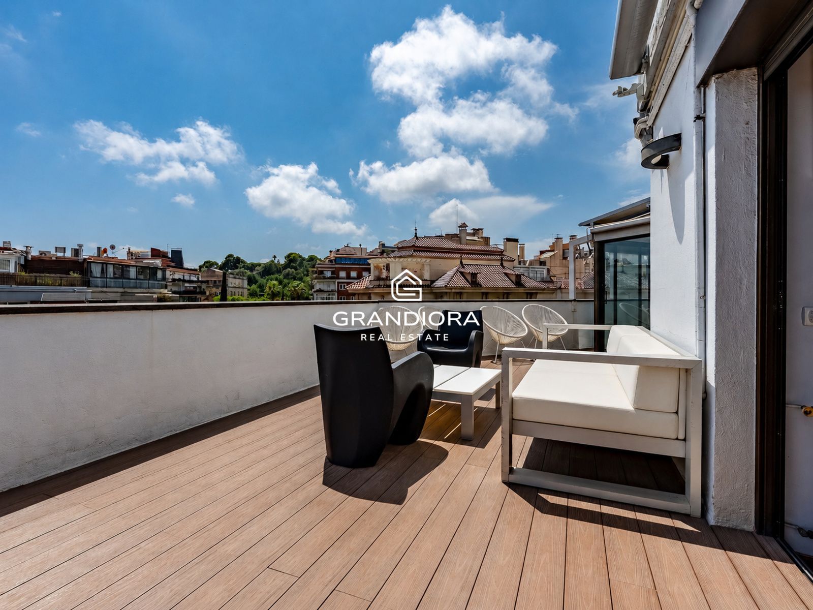 Exclusivo ático con terraza y vistas panorámicas a toda Barcelona - Imagen 13