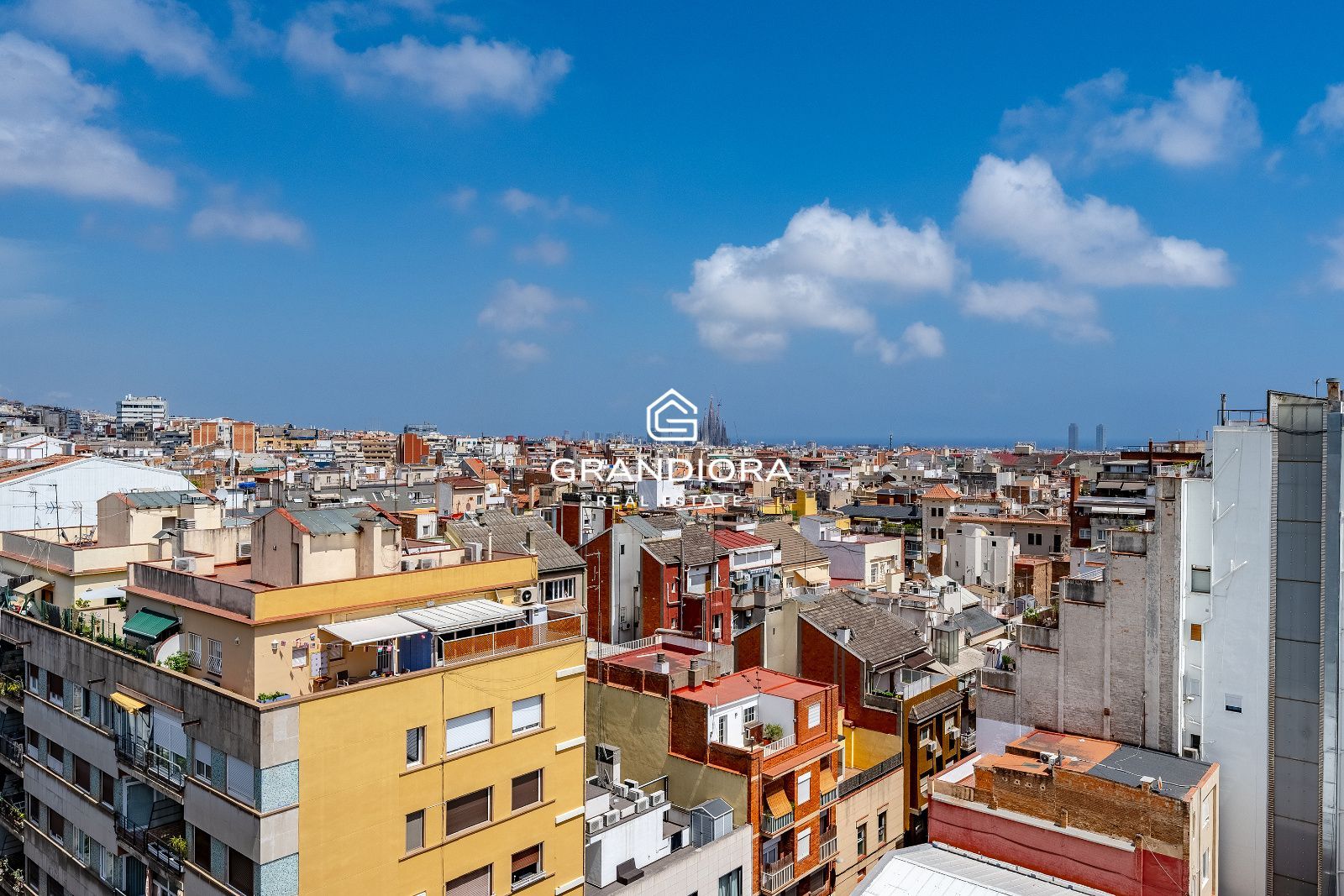 Exclusivo ático con terraza y vistas panorámicas a toda Barcelona - Imagen 21