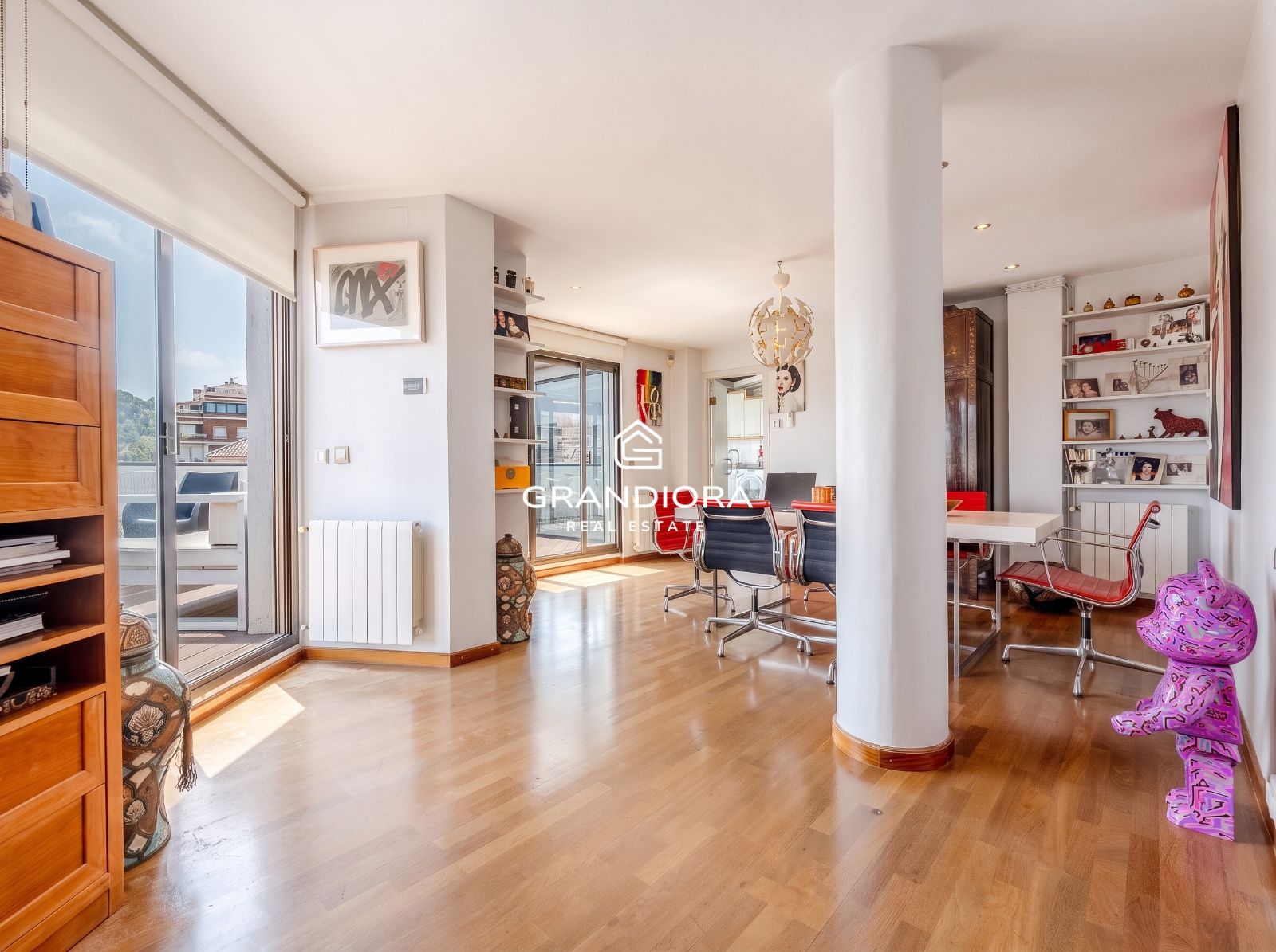 Exclusivo ático con terraza y vistas panorámicas a toda Barcelona - Imagen 4