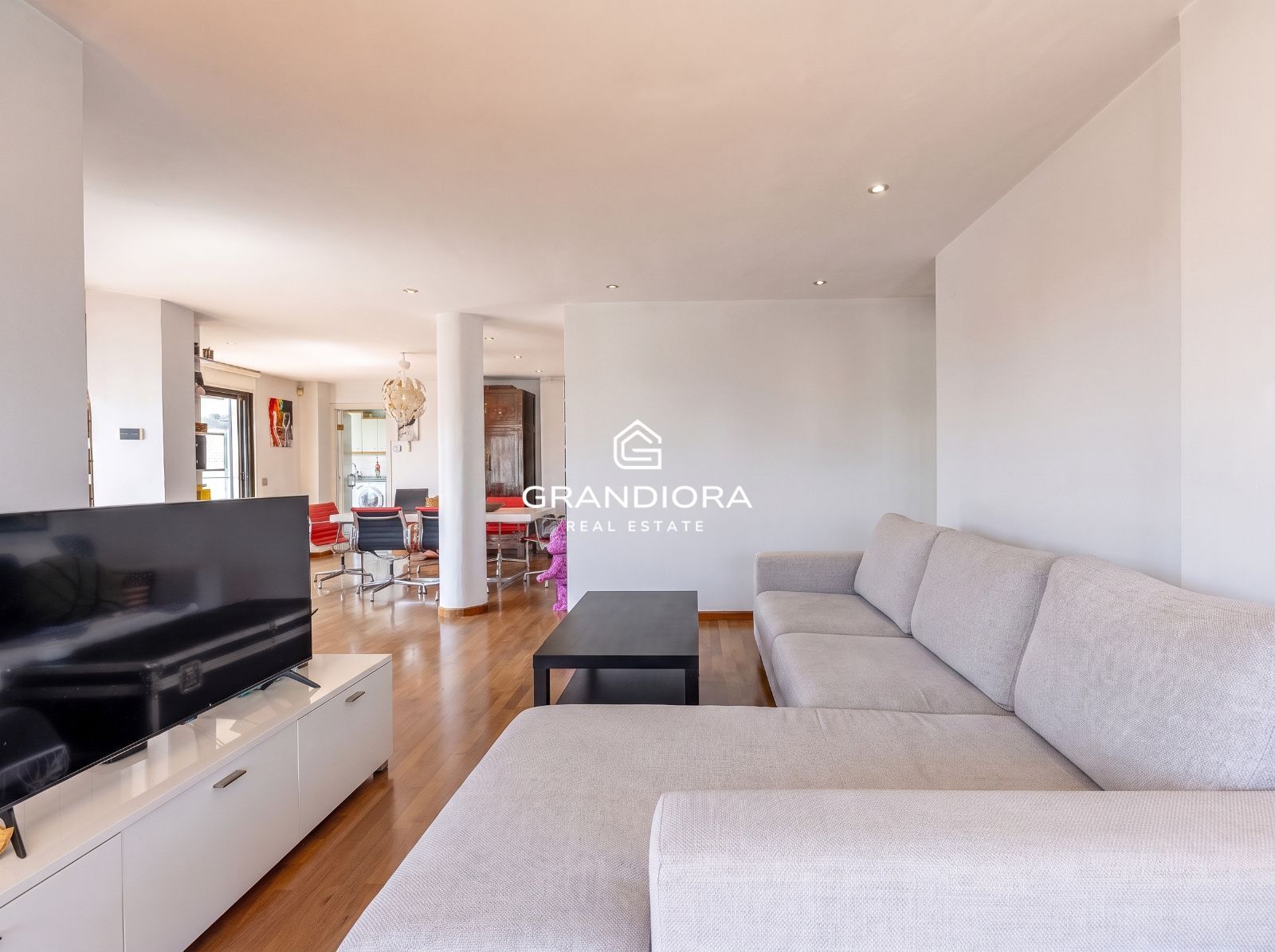 Exclusivo ático con terraza y vistas panorámicas a toda Barcelona - Imagen 7
