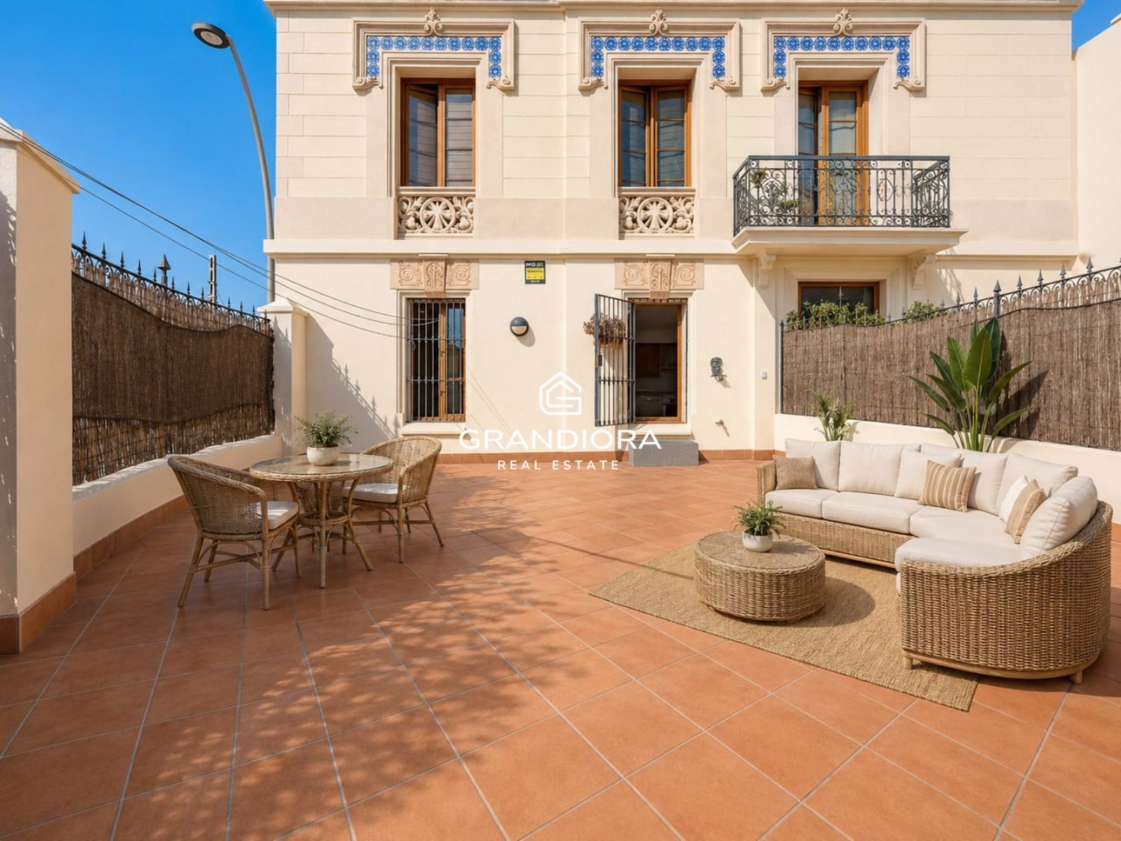 Exclusiva planta baja con espectacular terraza de 70 m² en el centro de Arenys de Mar - Imagen 1