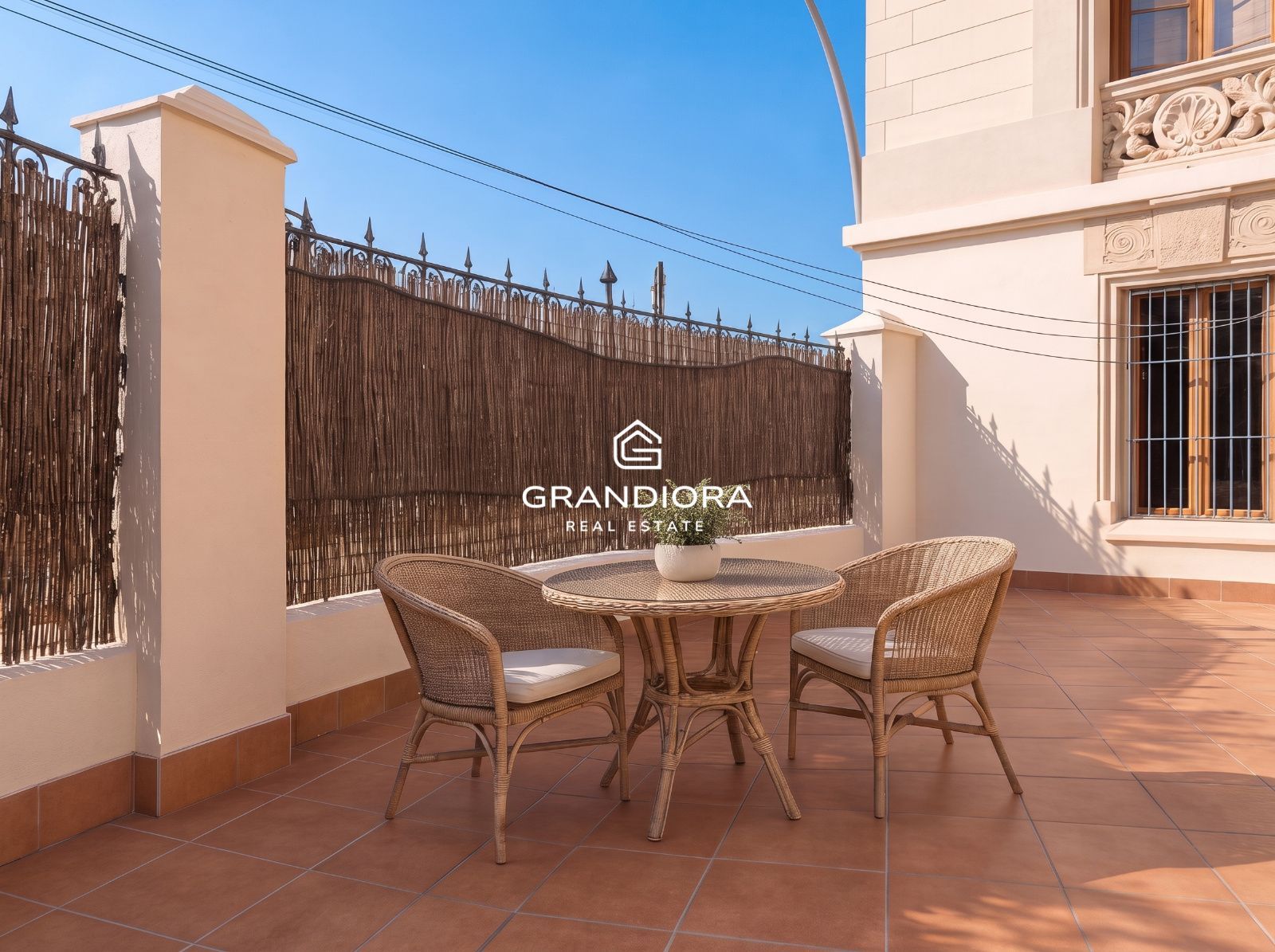 Exclusiva planta baja con espectacular terraza de 70 m² en el centro de Arenys de Mar - Imagen 2