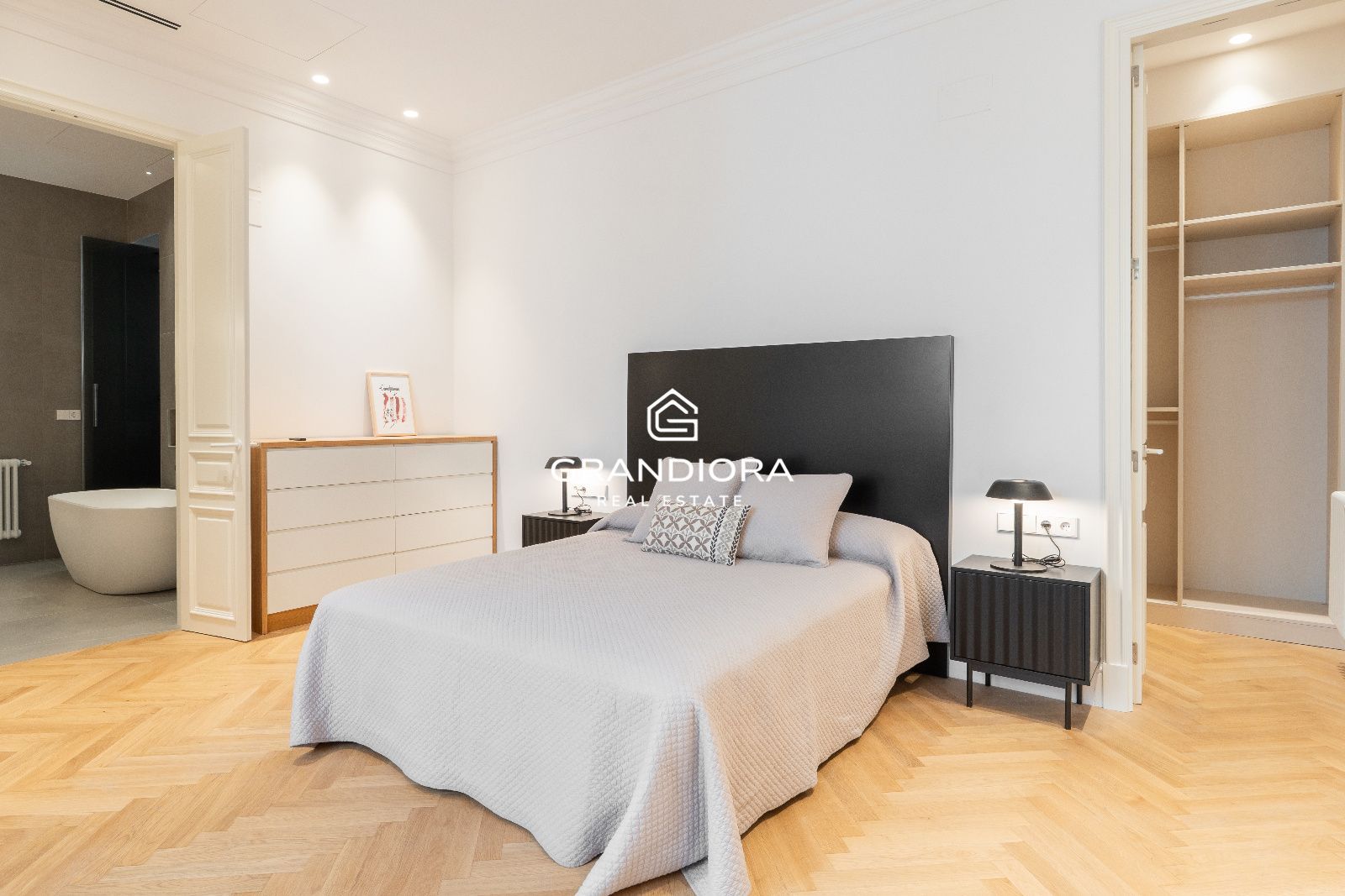 Piso en finca regia de 159 m² junto a La Rambla - Imagen 20