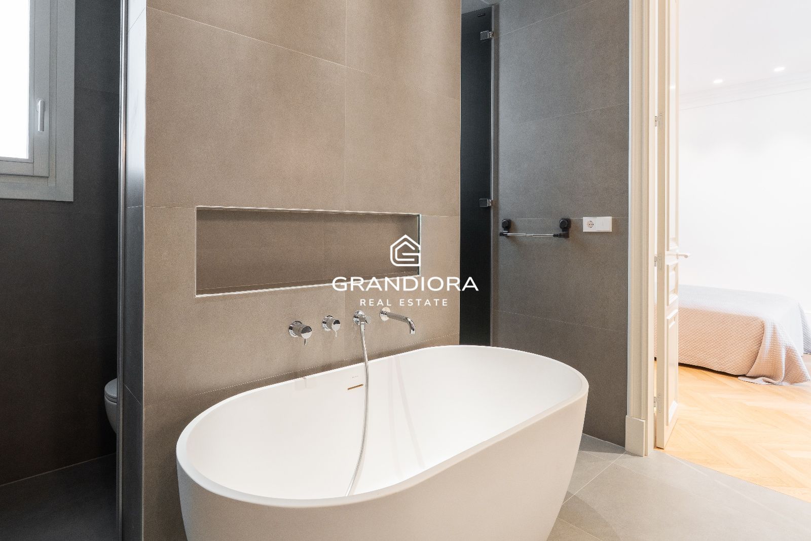 Piso en finca regia de 159 m² junto a La Rambla - Imagen 26
