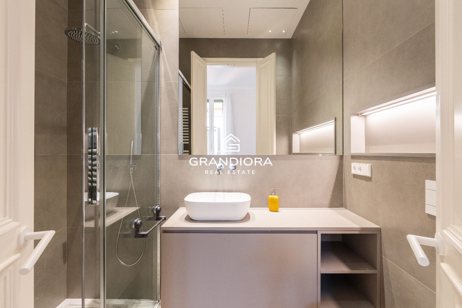 Piso en finca regia de 159 m² junto a La Rambla - Imagen 31