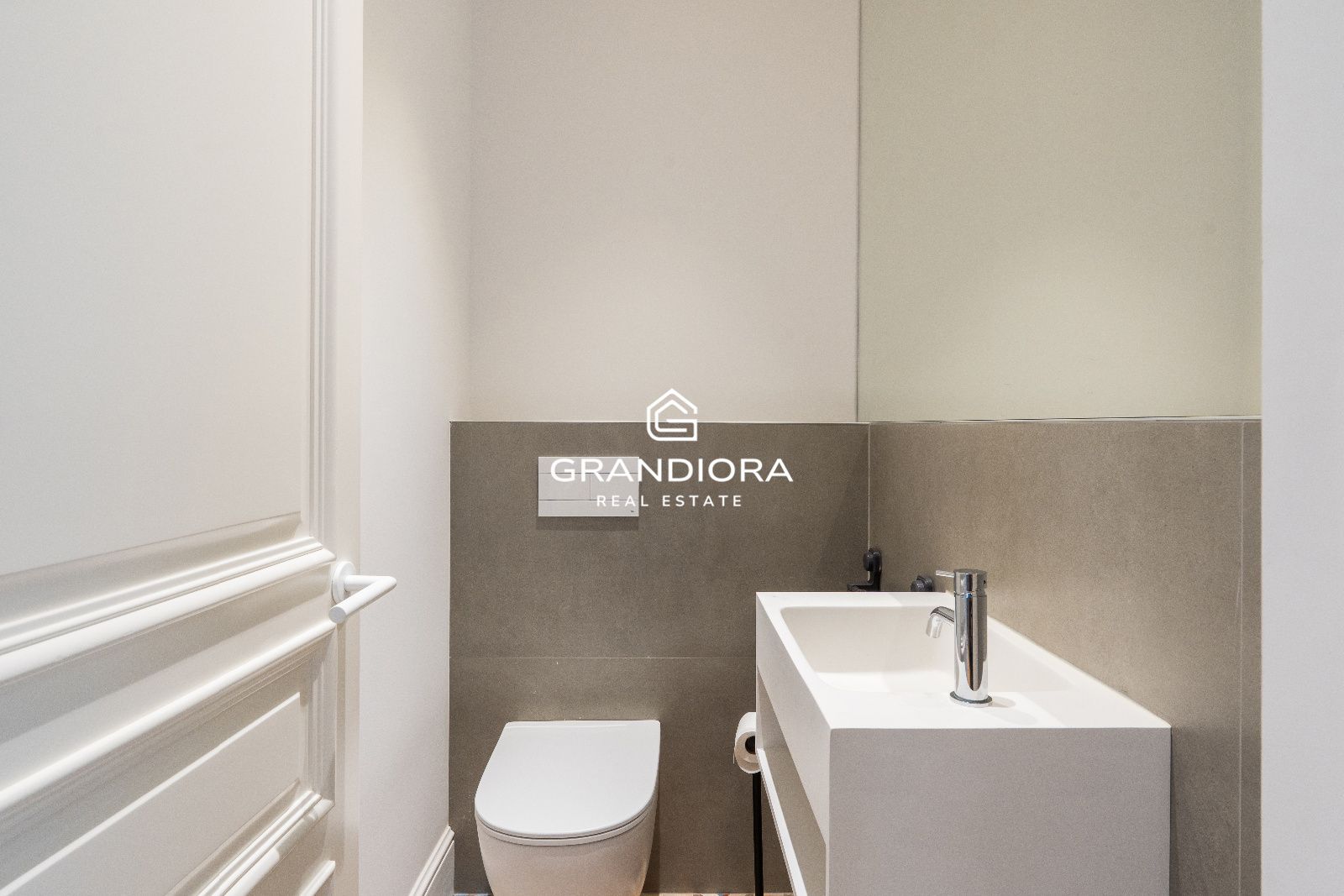 Piso en finca regia de 159 m² junto a La Rambla - Imagen 32