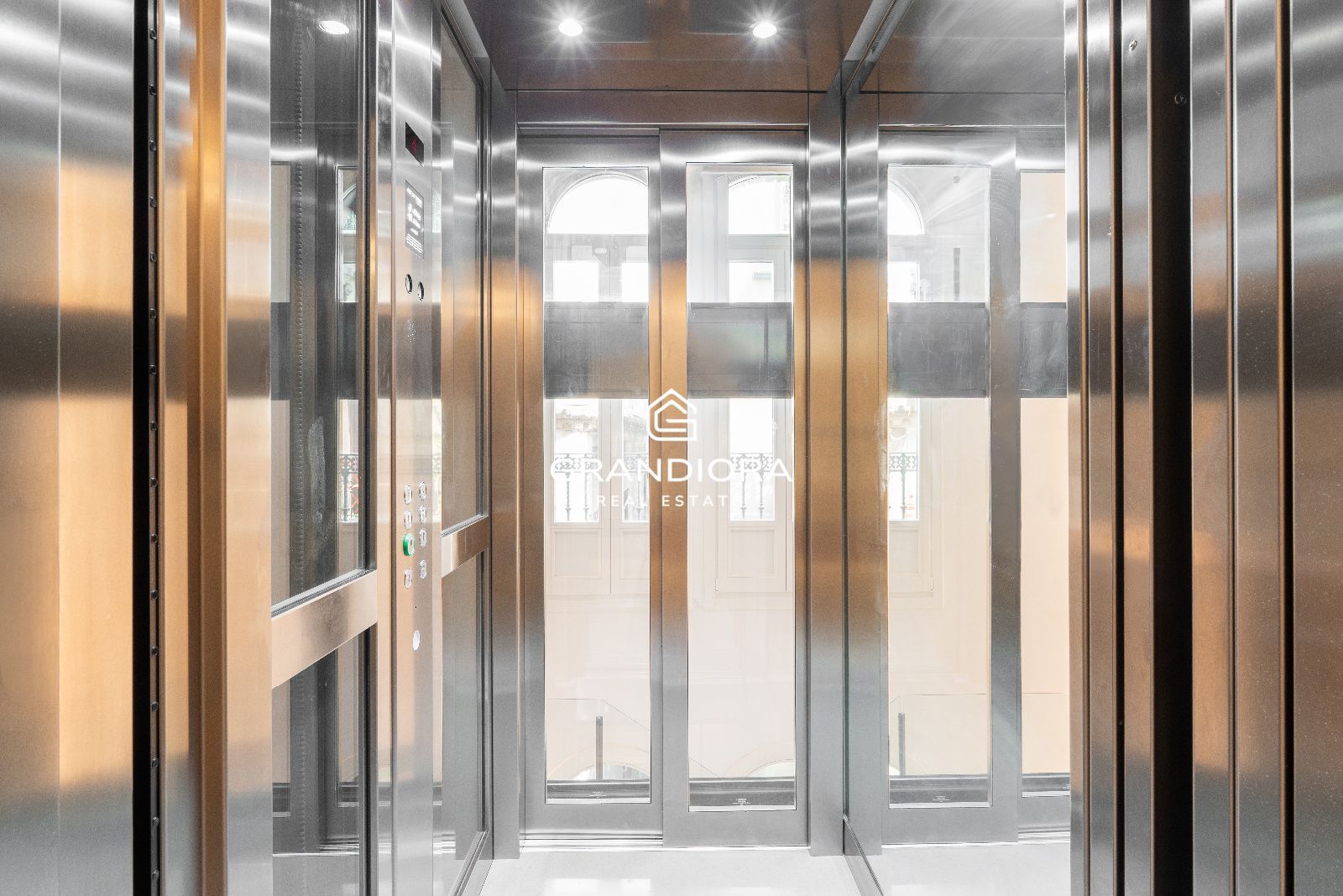 Piso en finca regia de 159 m² junto a La Rambla - Imagen 42