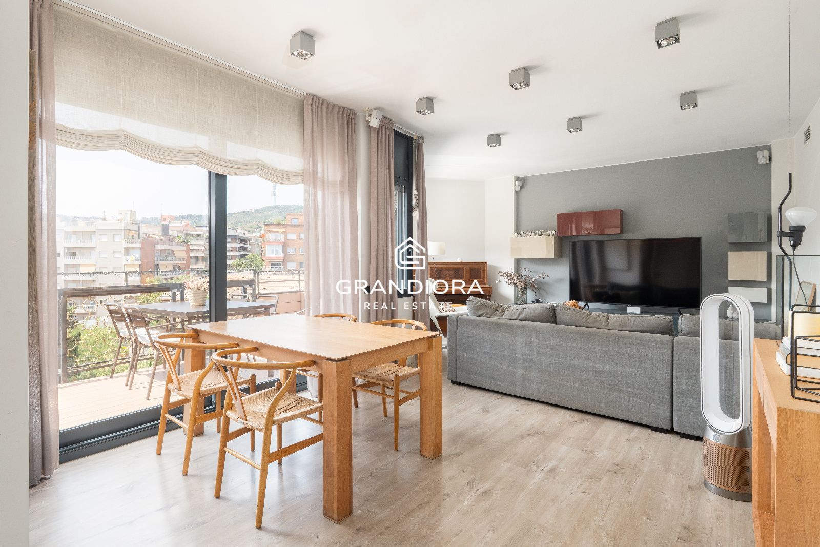 Exclusivo ático con tres terrazas y vistas panorámicas en la zona alta - Imagen 10