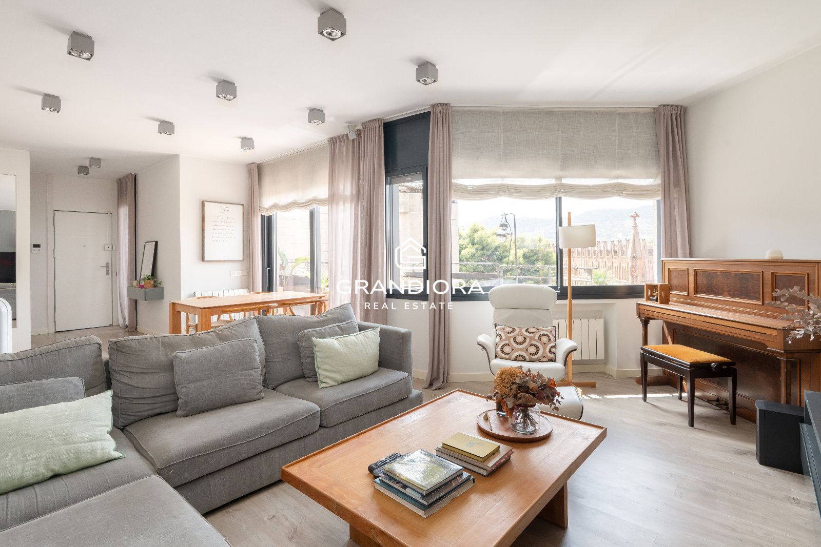 Exclusivo ático con tres terrazas y vistas panorámicas en la zona alta - Imagen 3