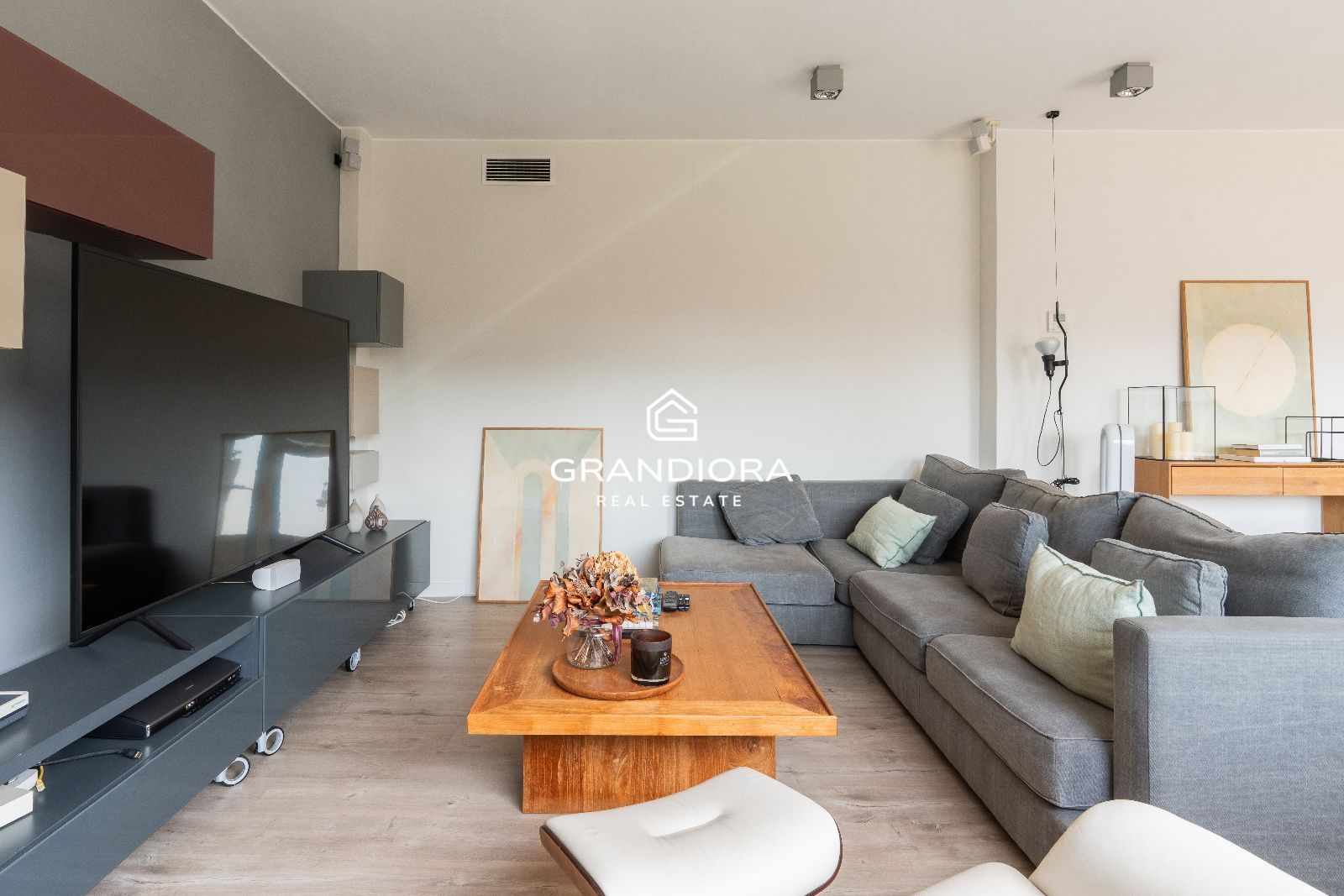 Exclusivo ático con tres terrazas y vistas panorámicas en la zona alta - Imagen 8