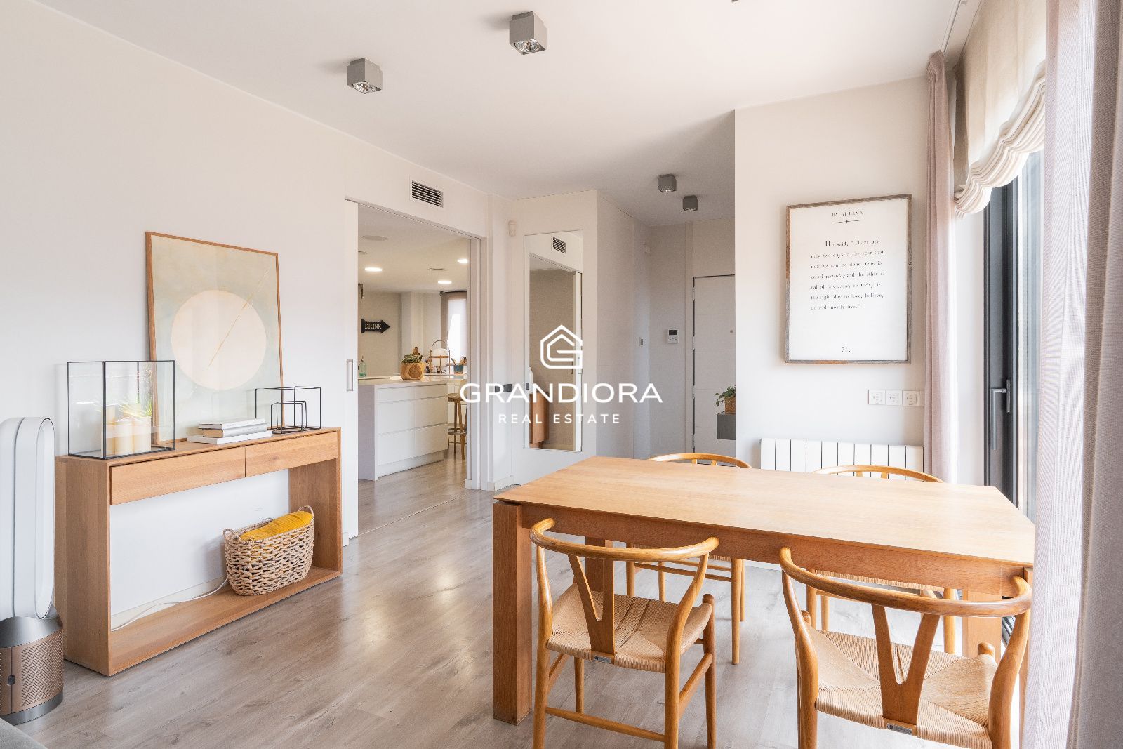 Exclusivo ático con tres terrazas y vistas panorámicas en la zona alta - Imagen 9