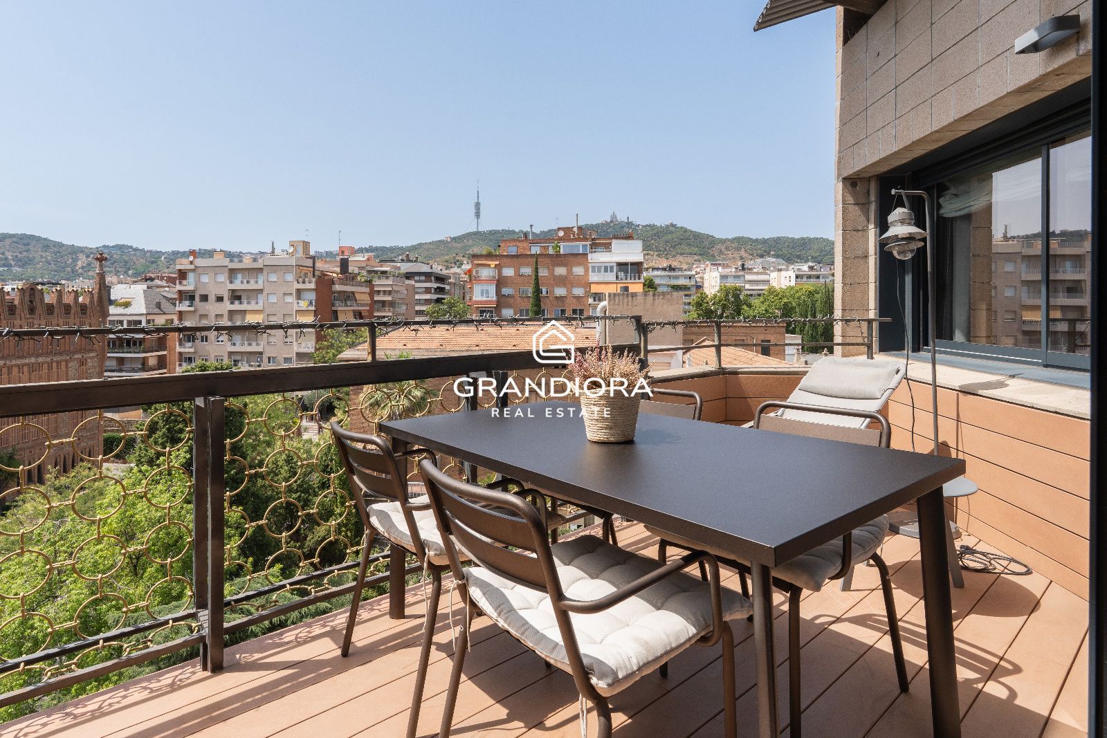 Exclusivo ático con tres terrazas y vistas panorámicas en la zona alta - Imagen 44