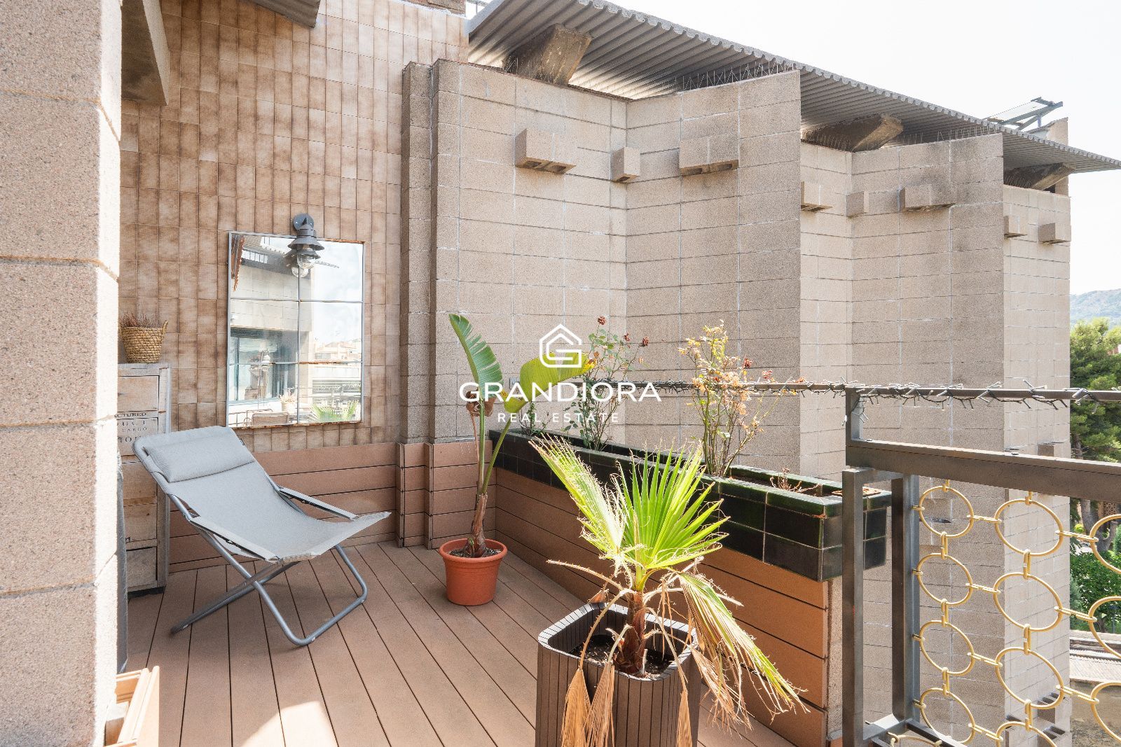 Exclusivo ático con tres terrazas y vistas panorámicas en la zona alta - Imagen 12
