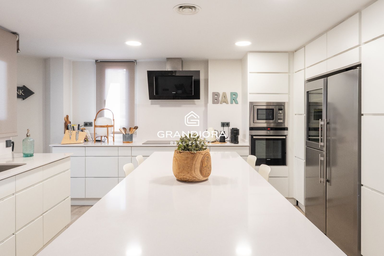Exclusivo ático con tres terrazas y vistas panorámicas en la zona alta - Imagen 16
