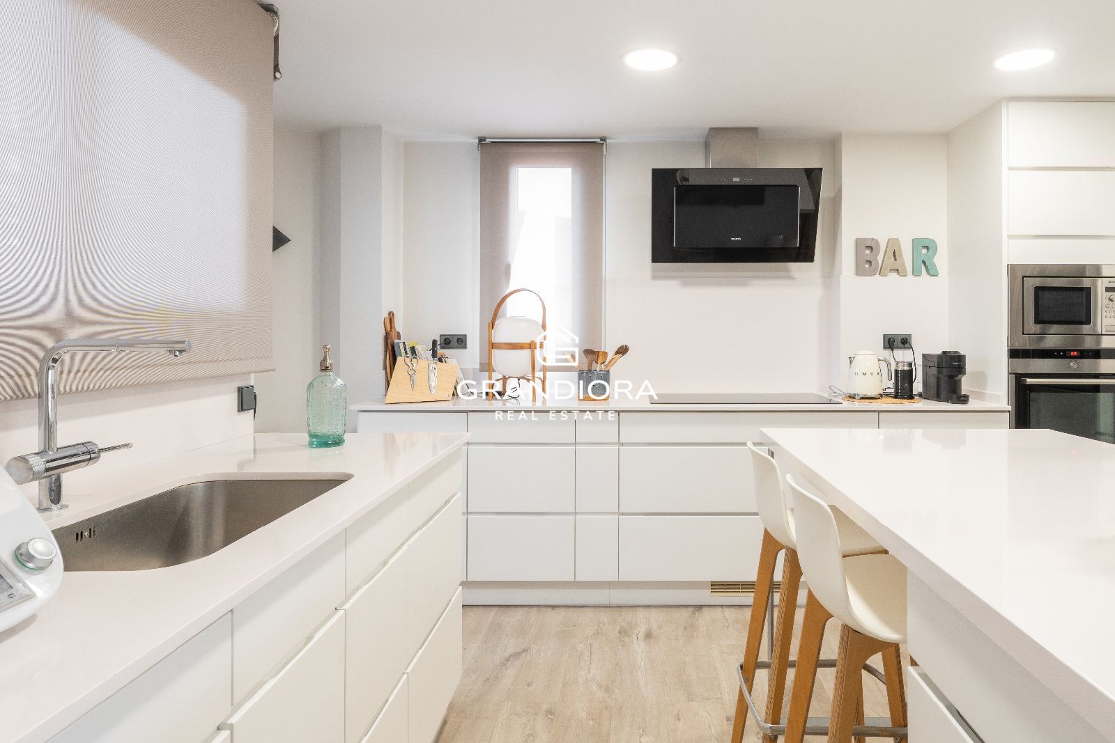 Exclusivo ático con tres terrazas y vistas panorámicas en la zona alta - Imagen 17
