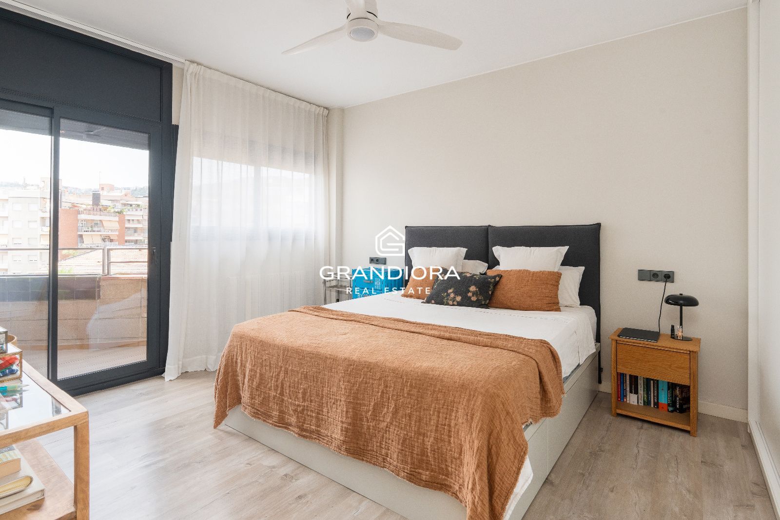Exclusivo ático con tres terrazas y vistas panorámicas en la zona alta - Imagen 20