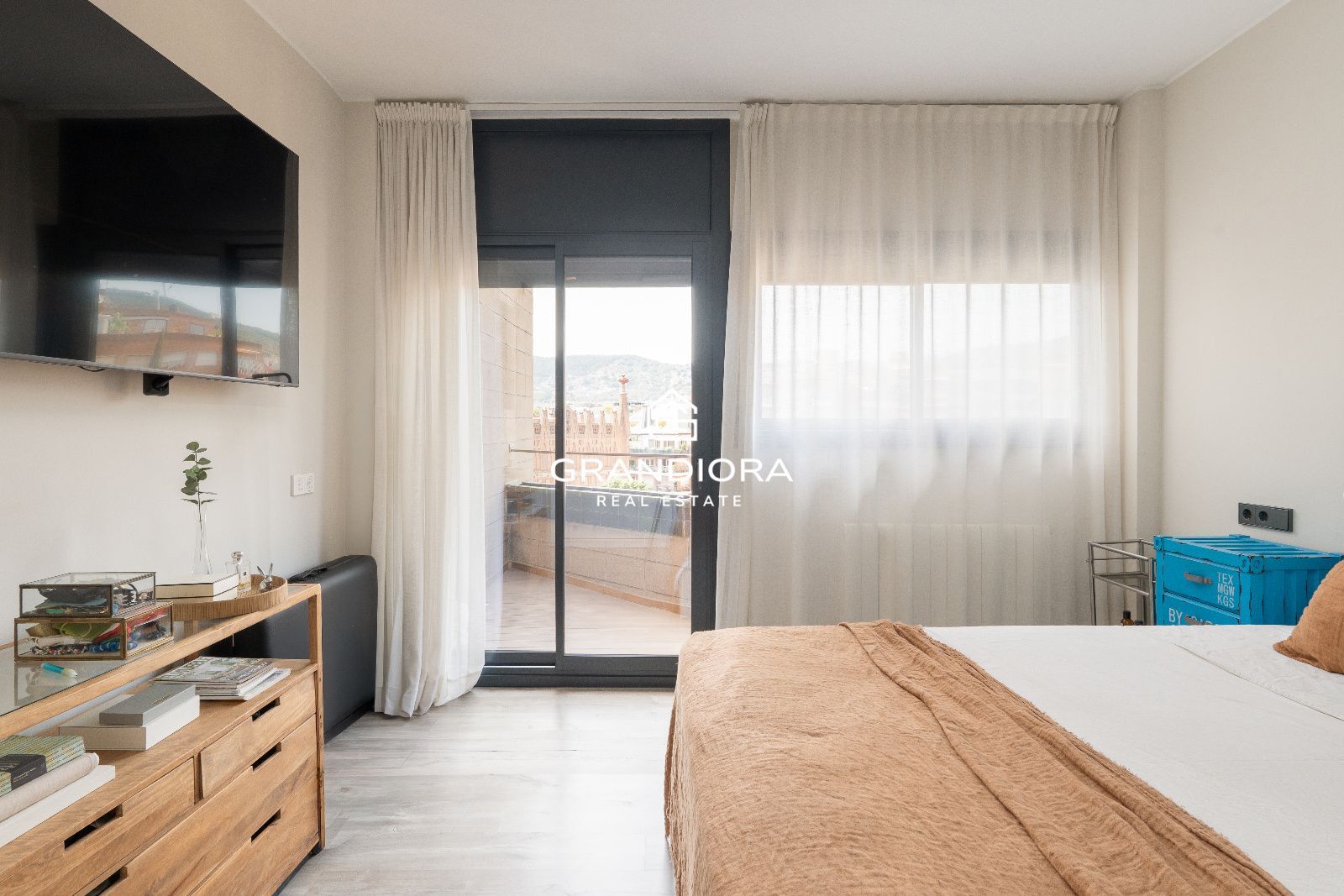 Exclusivo ático con tres terrazas y vistas panorámicas en la zona alta - Imagen 21