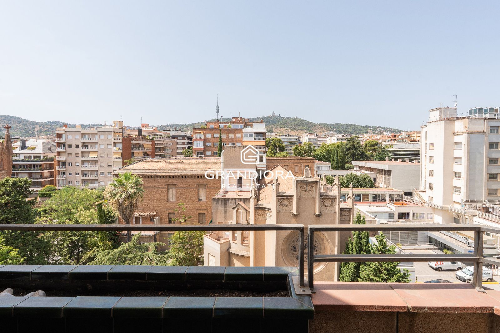 Exclusivo ático con tres terrazas y vistas panorámicas en la zona alta - Imagen 23