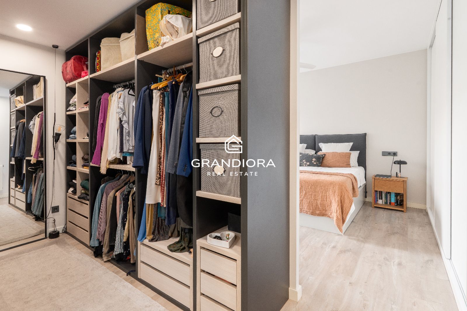 Exclusivo ático con tres terrazas y vistas panorámicas en la zona alta - Imagen 25