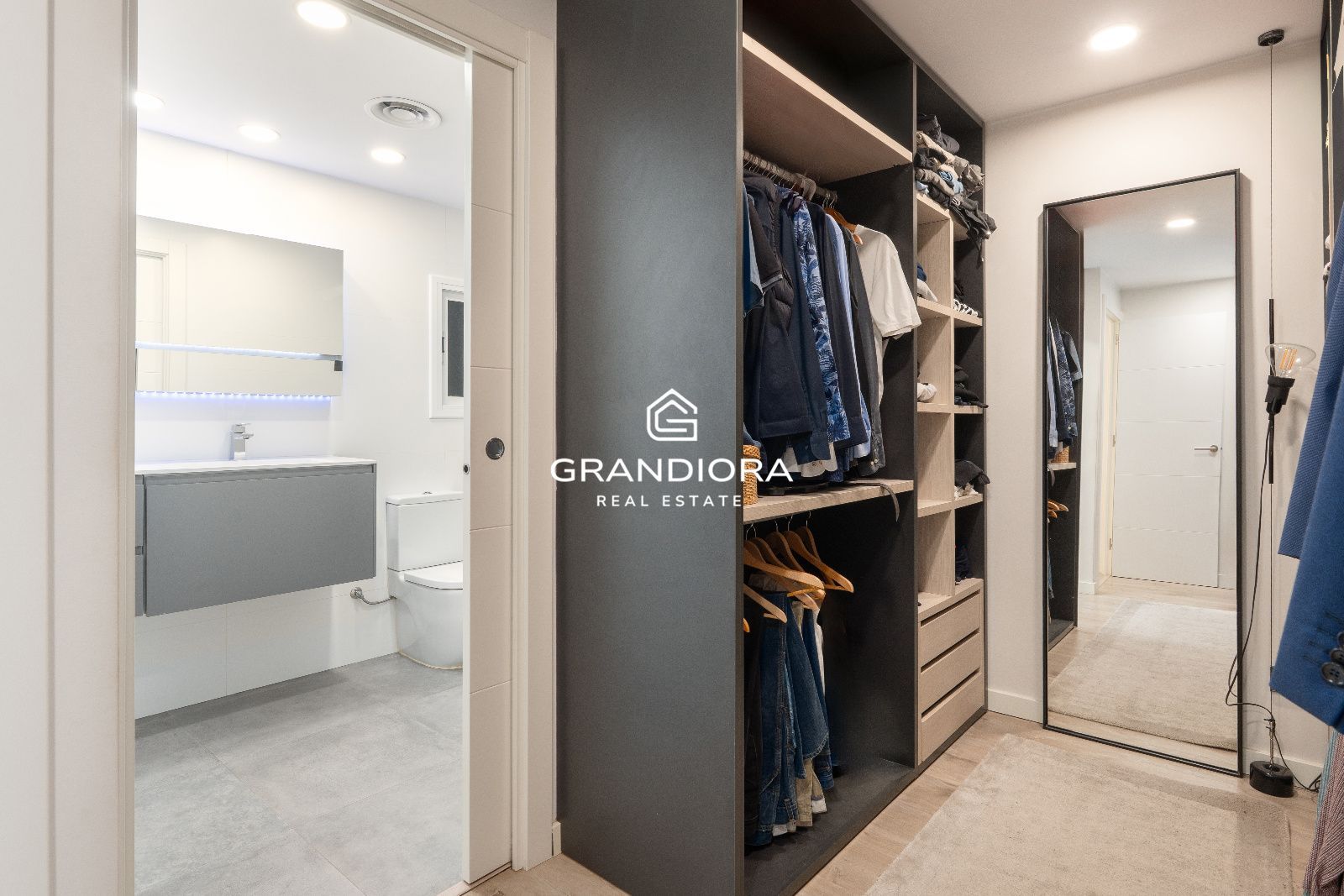 Exclusivo ático con tres terrazas y vistas panorámicas en la zona alta - Imagen 26