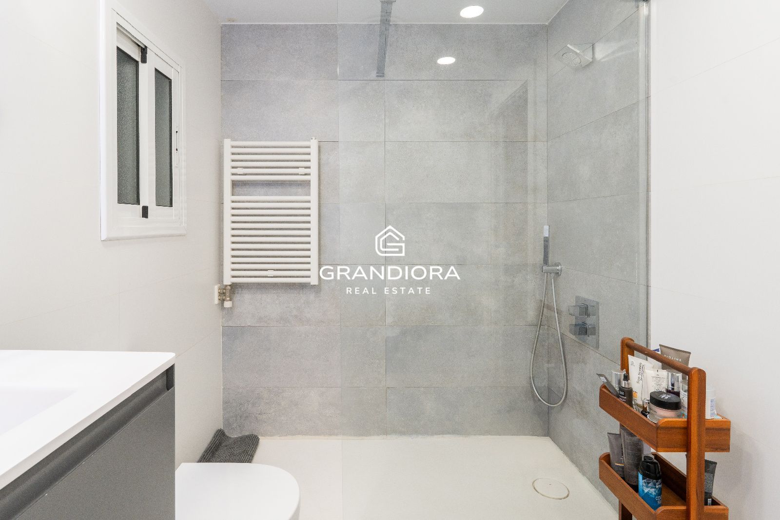 Exclusivo ático con tres terrazas y vistas panorámicas en la zona alta - Imagen 28
