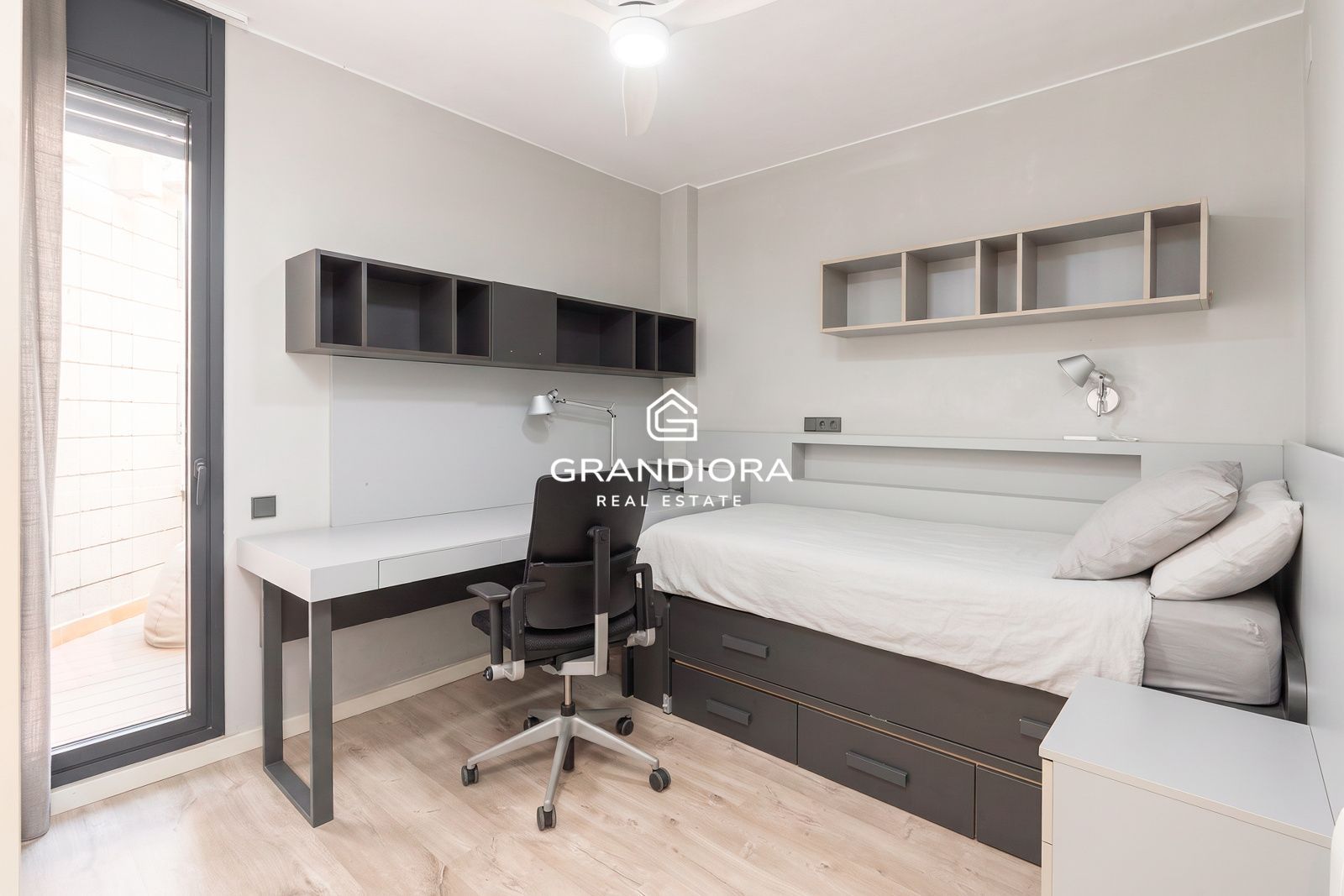 Exclusivo ático con tres terrazas y vistas panorámicas en la zona alta - Imagen 29