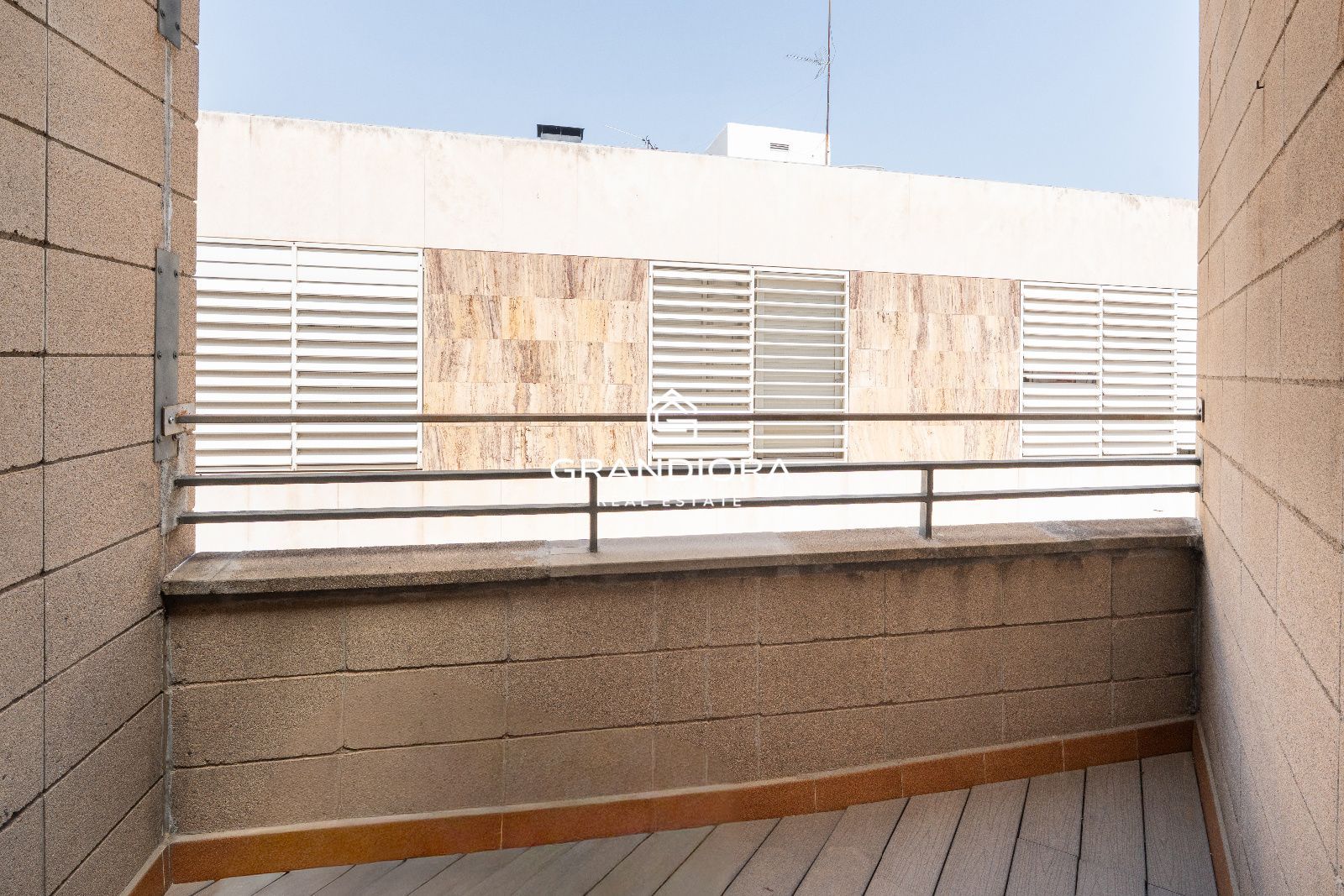 Exclusivo ático con tres terrazas y vistas panorámicas en la zona alta - Imagen 31