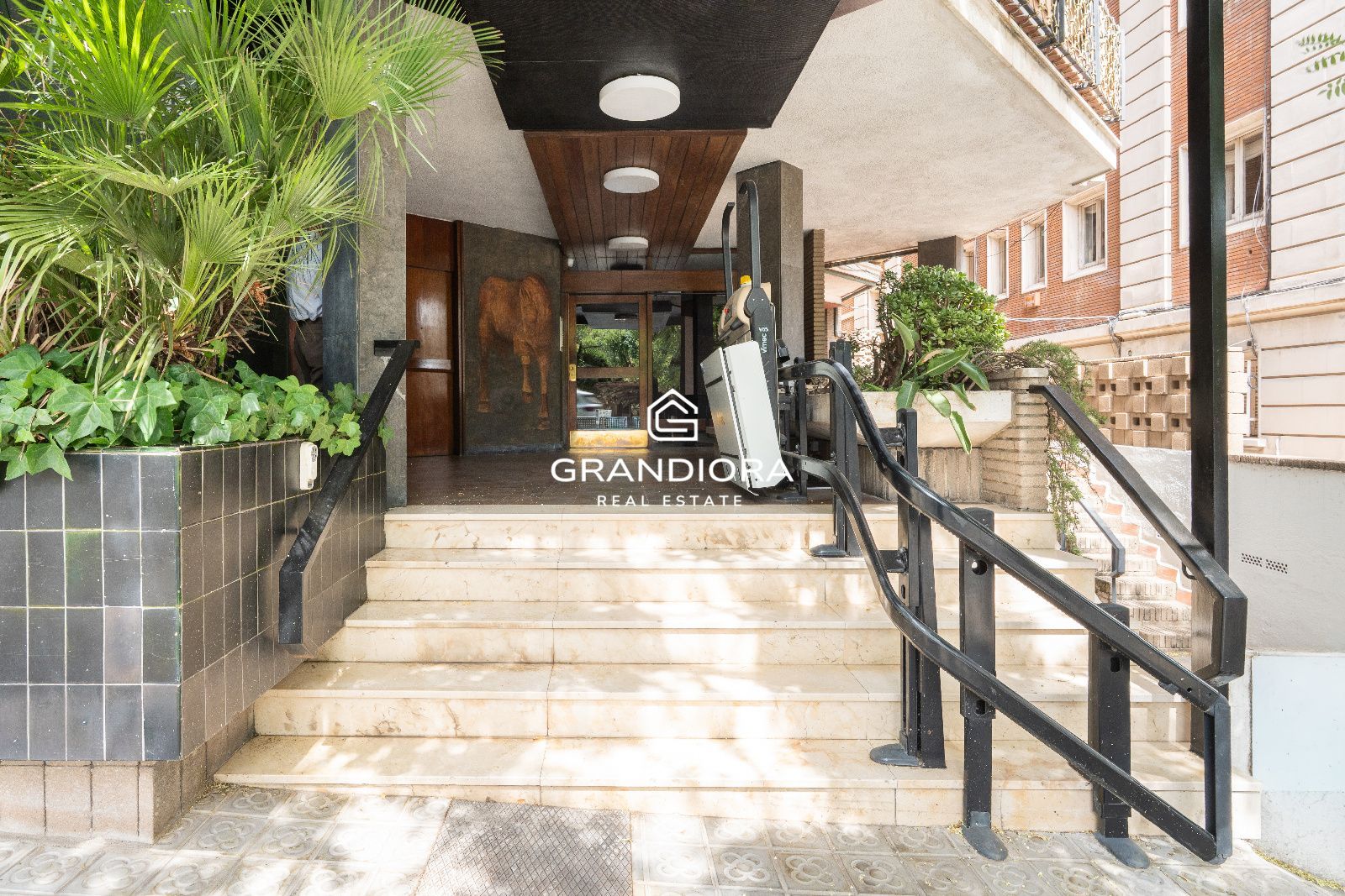 Exclusivo ático con tres terrazas y vistas panorámicas en la zona alta - Imagen 40
