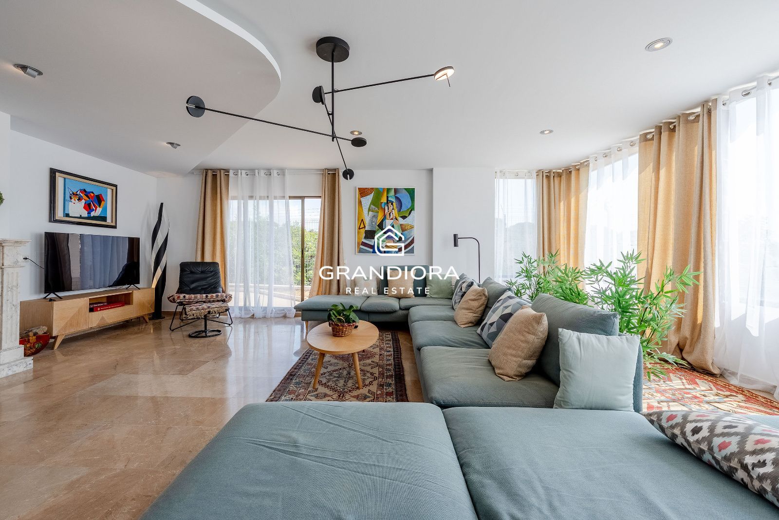 Exclusiva villa con piscina y vistas panorámicas al mar - Imagen 9