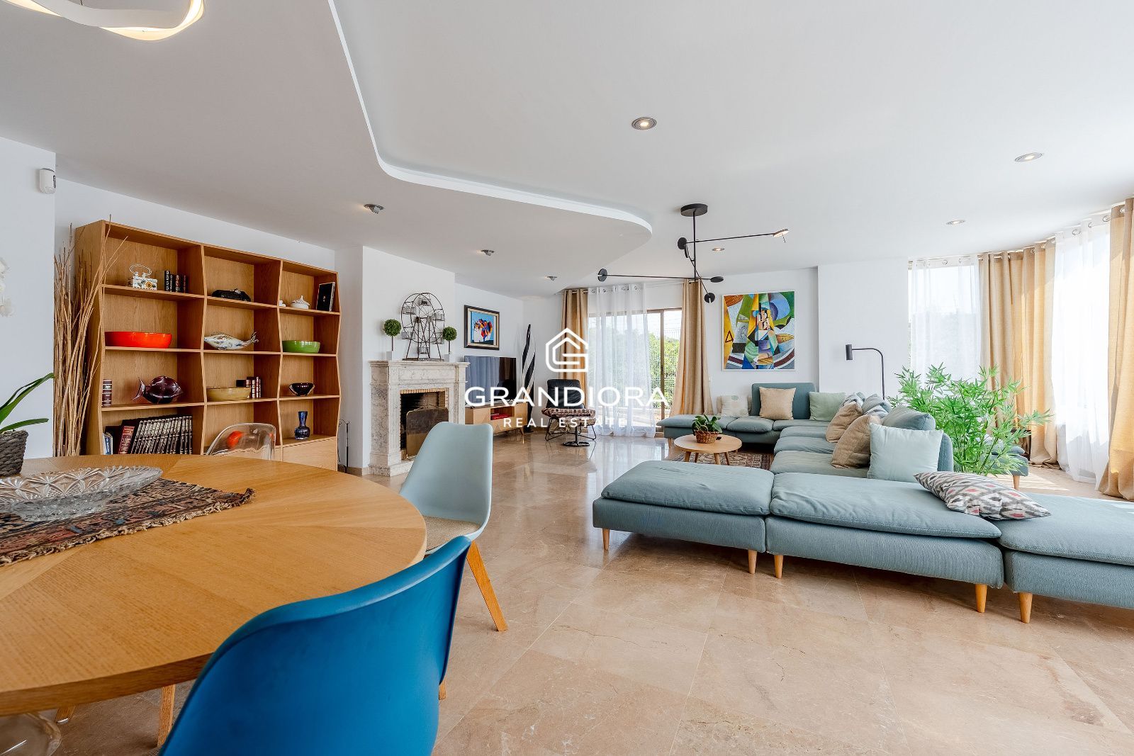 Exclusiva villa con piscina y vistas panorámicas al mar - Imagen 10