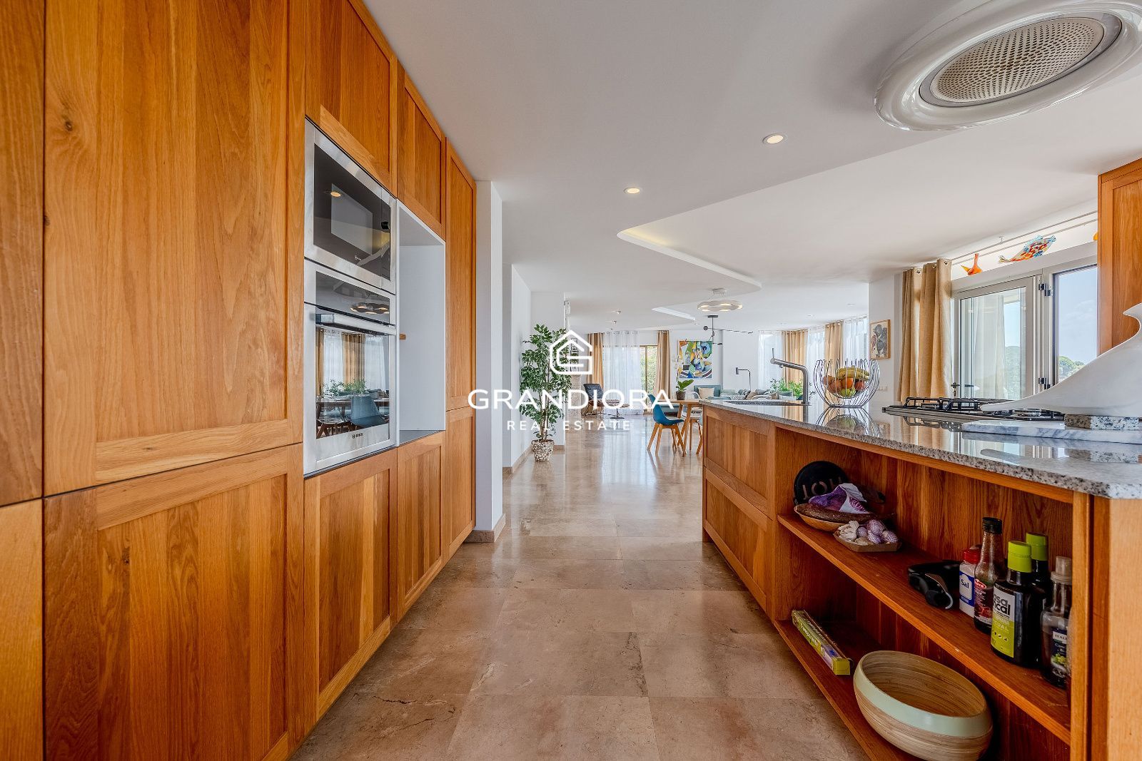 Exclusiva villa con piscina y vistas panorámicas al mar - Imagen 15