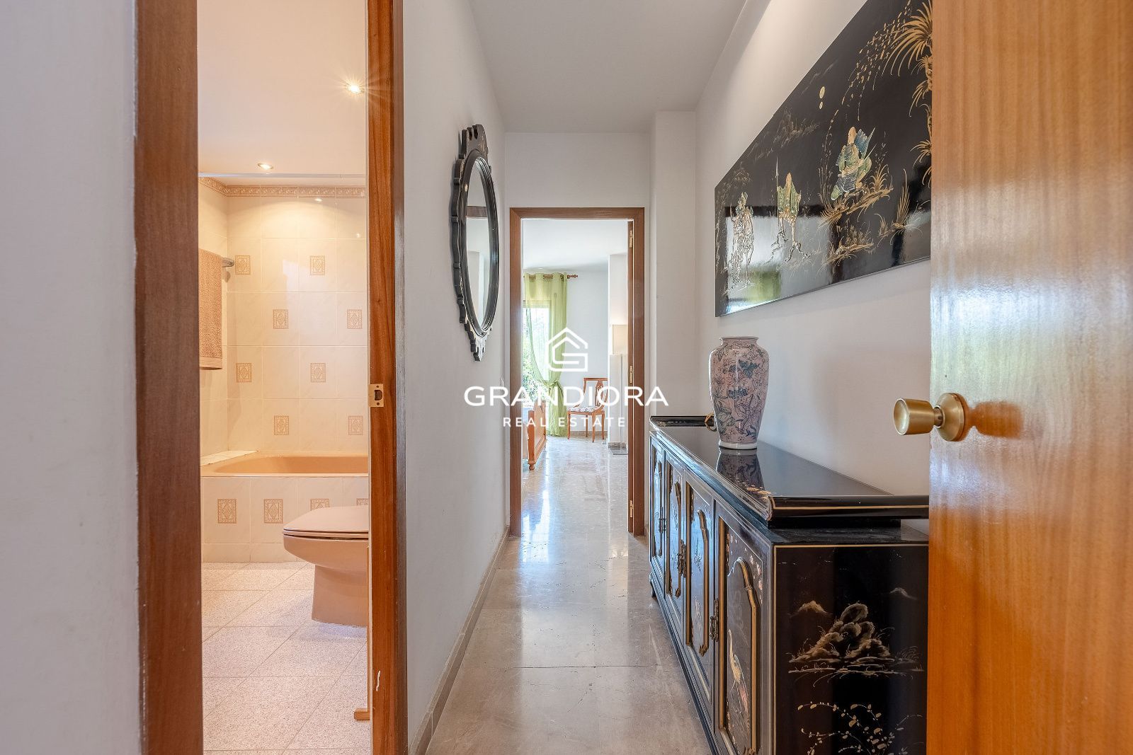 Exclusiva villa con piscina y vistas panorámicas al mar - Imagen 19